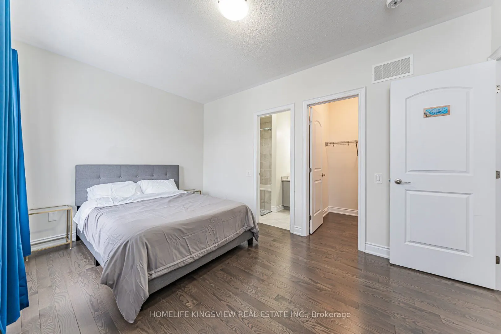 61 Ross Vennare Crescent