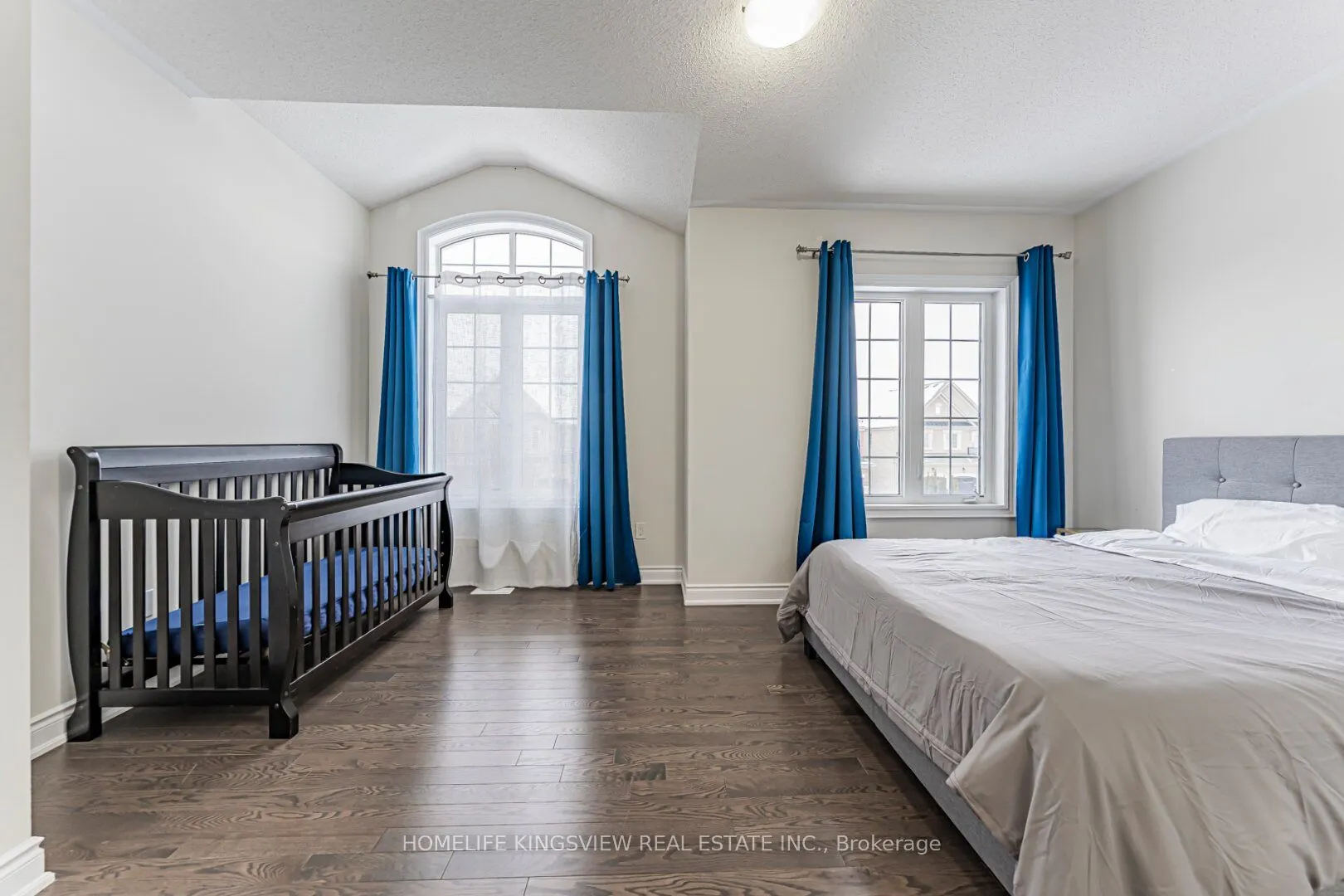 61 Ross Vennare Crescent
