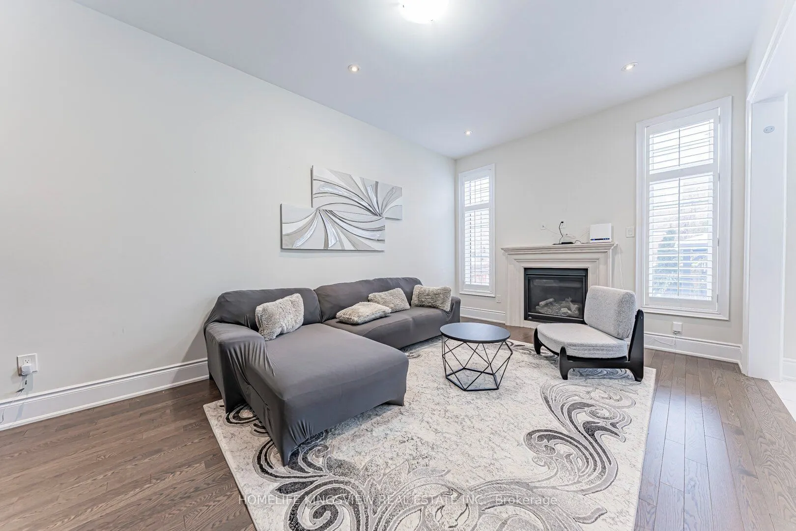 61 Ross Vennare Crescent