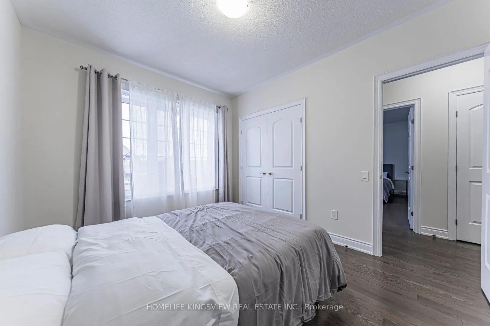 61 Ross Vennare Crescent