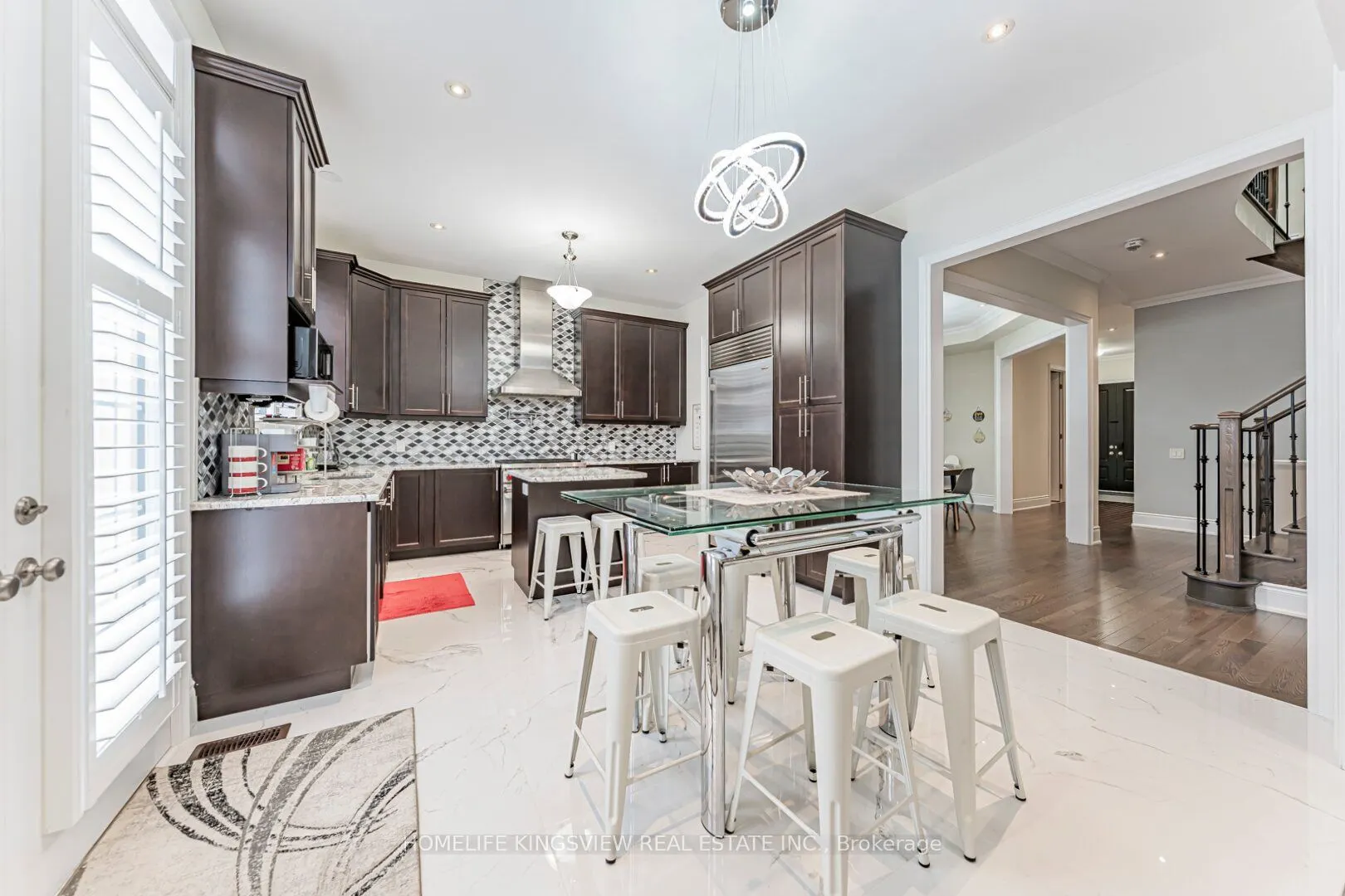 61 Ross Vennare Crescent