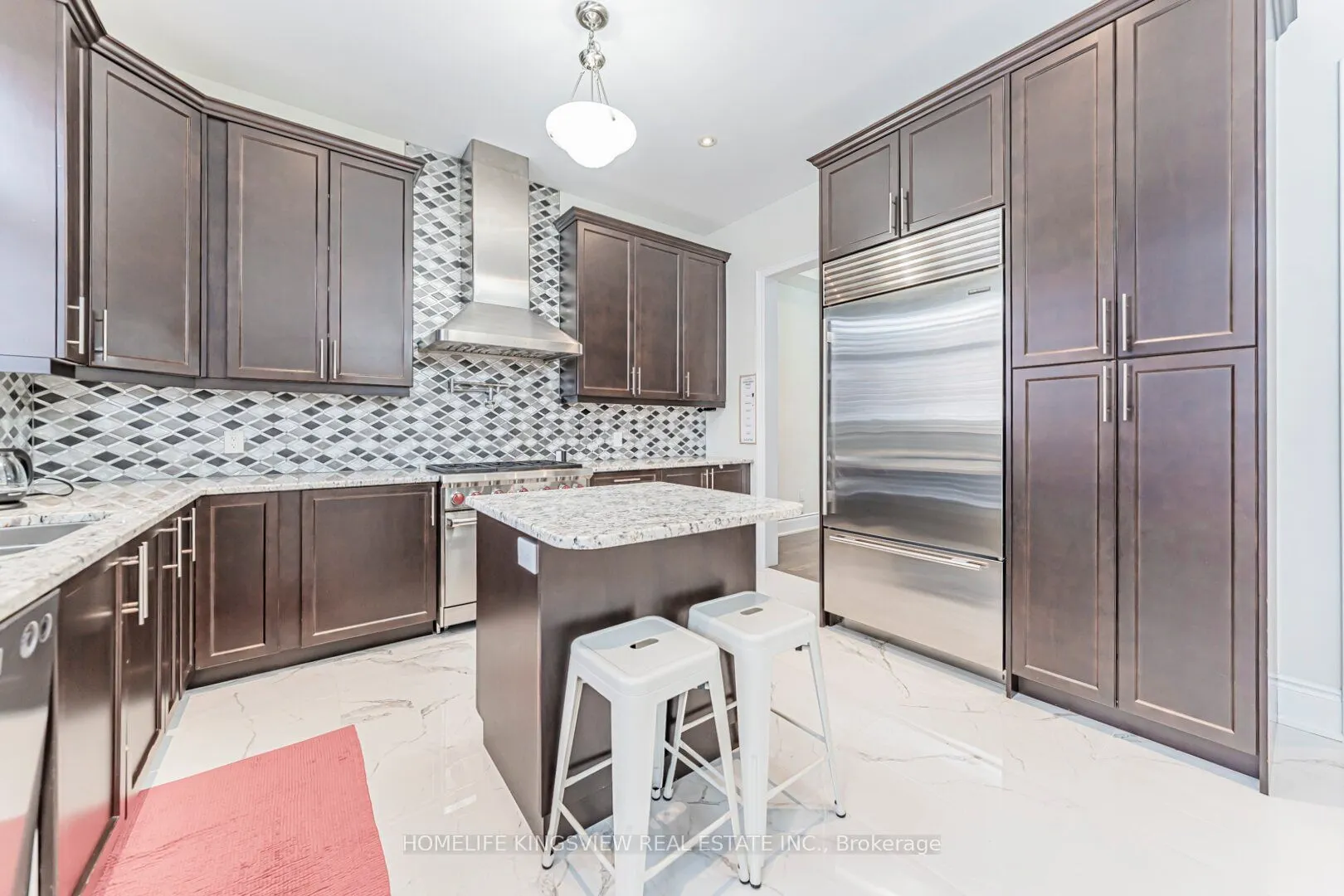 61 Ross Vennare Crescent