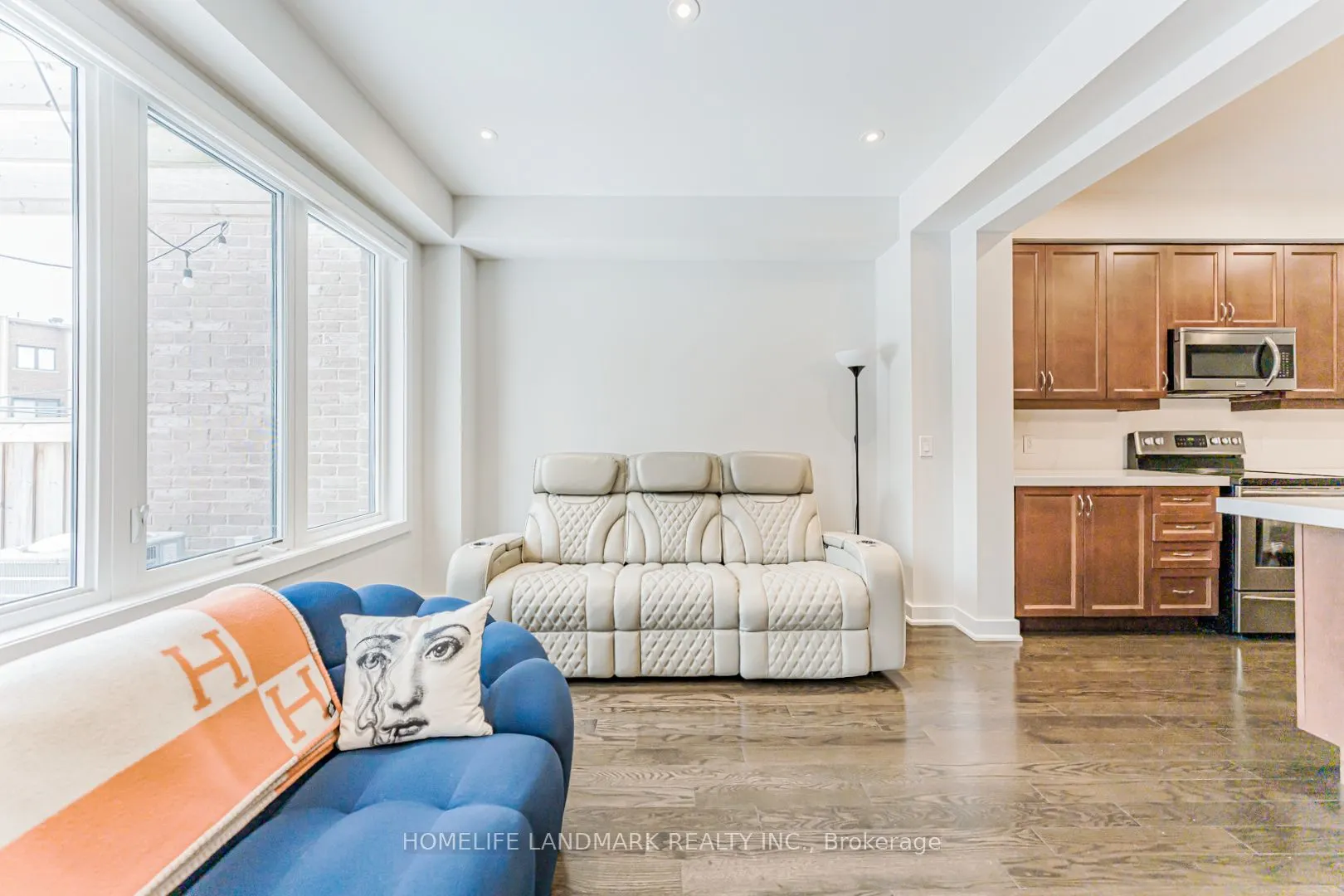 62 Helliwell Crescent