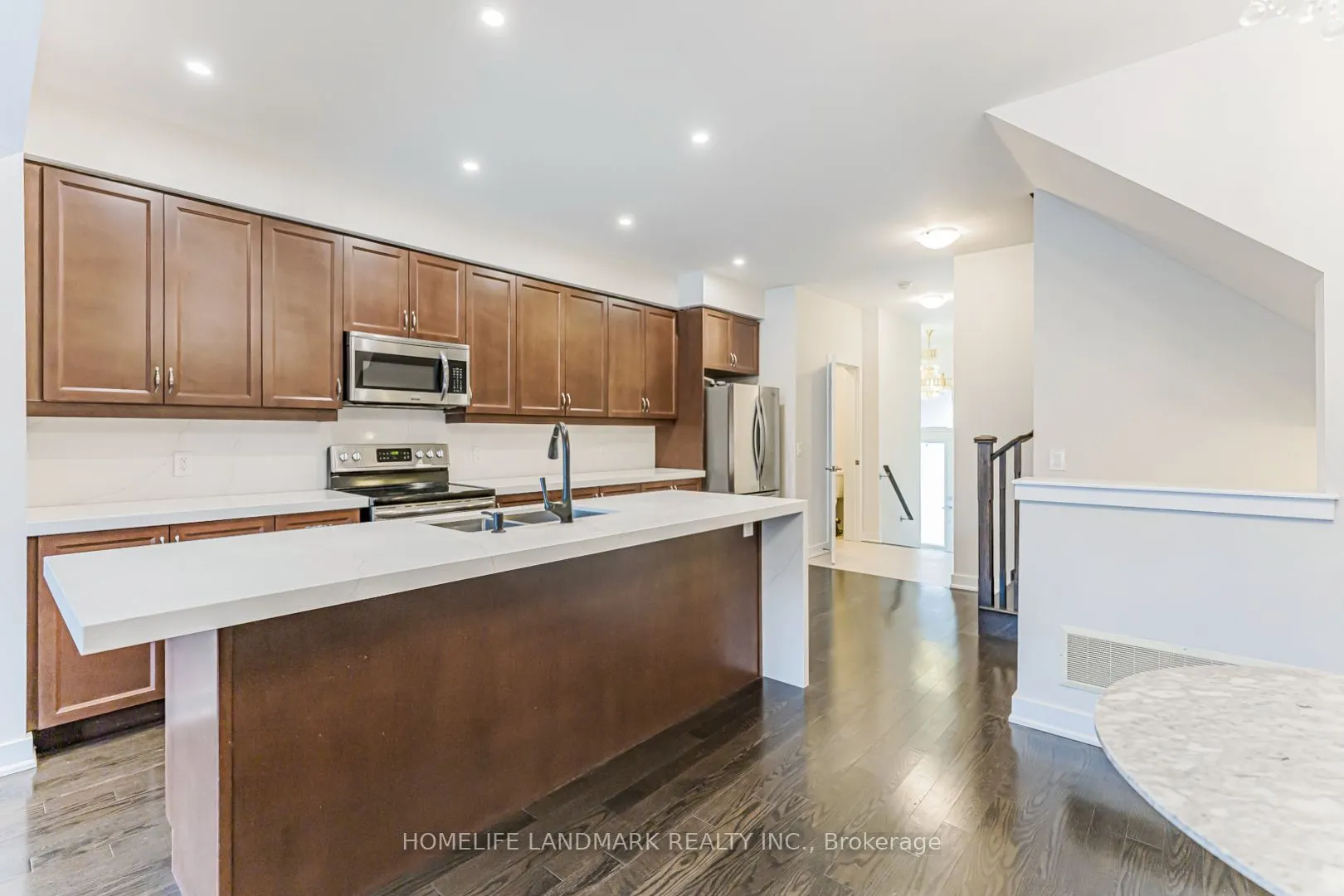 62 Helliwell Crescent