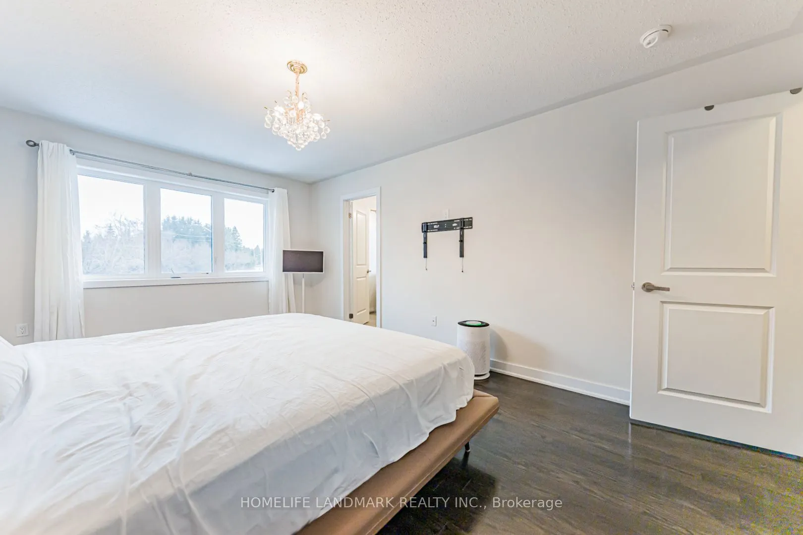 62 Helliwell Crescent