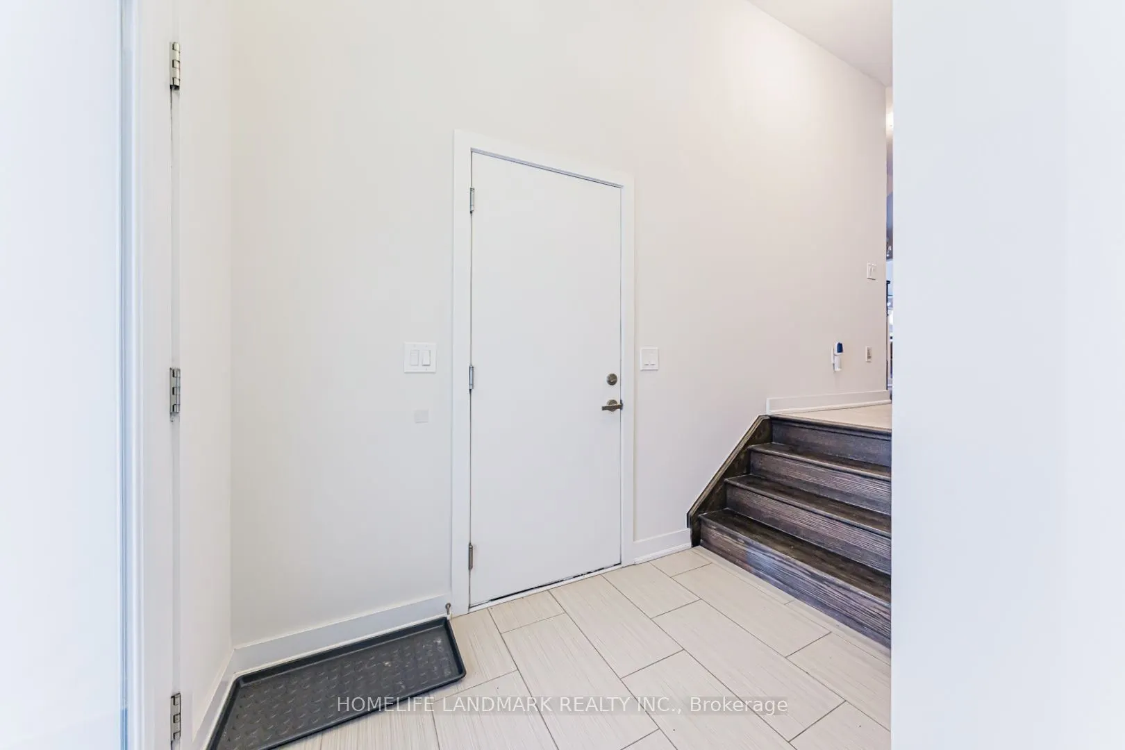 62 Helliwell Crescent