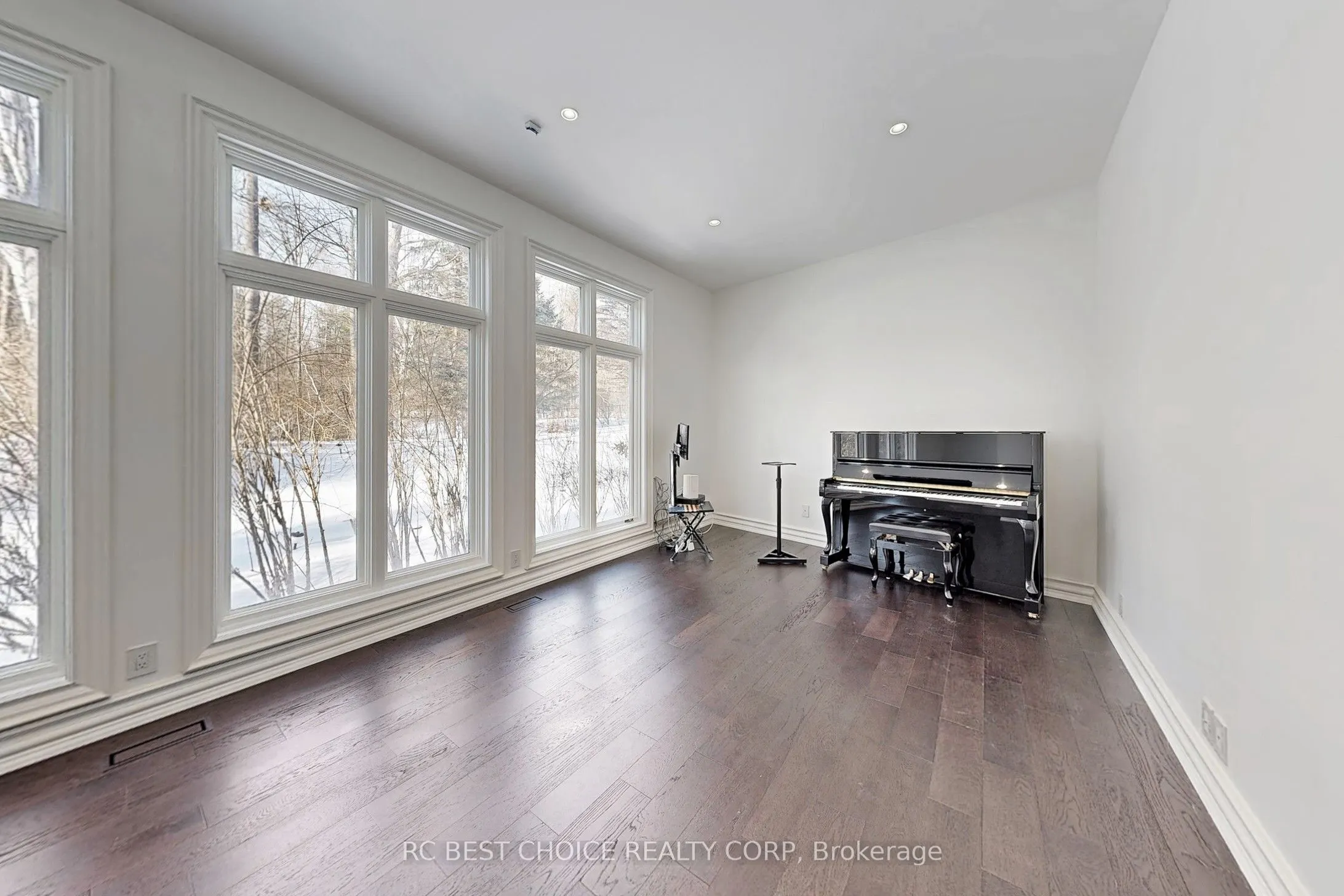 76 Silver Fox Place