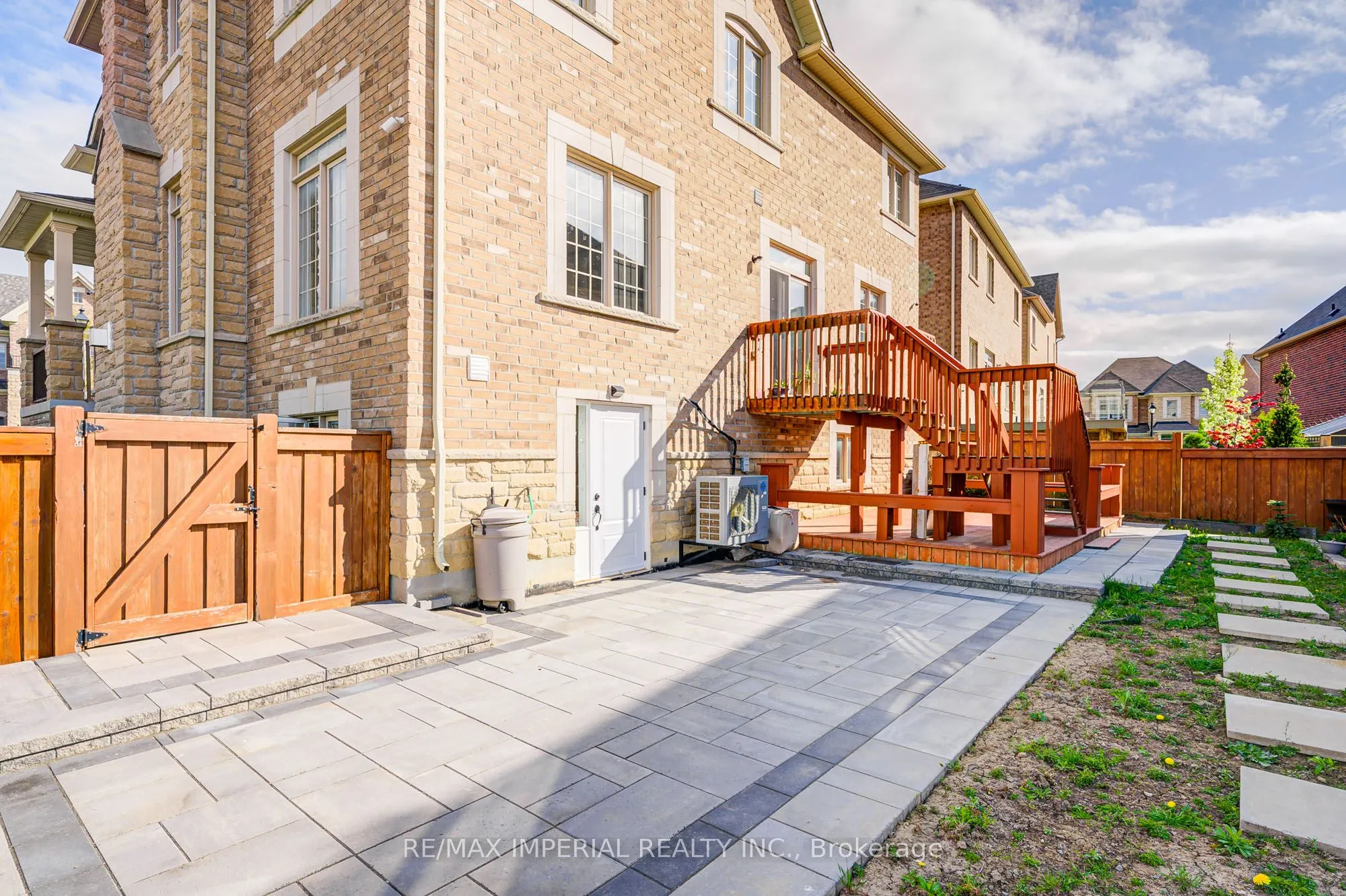 982 Wilbur Pipher Circle