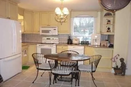 8 Hillside Avenue