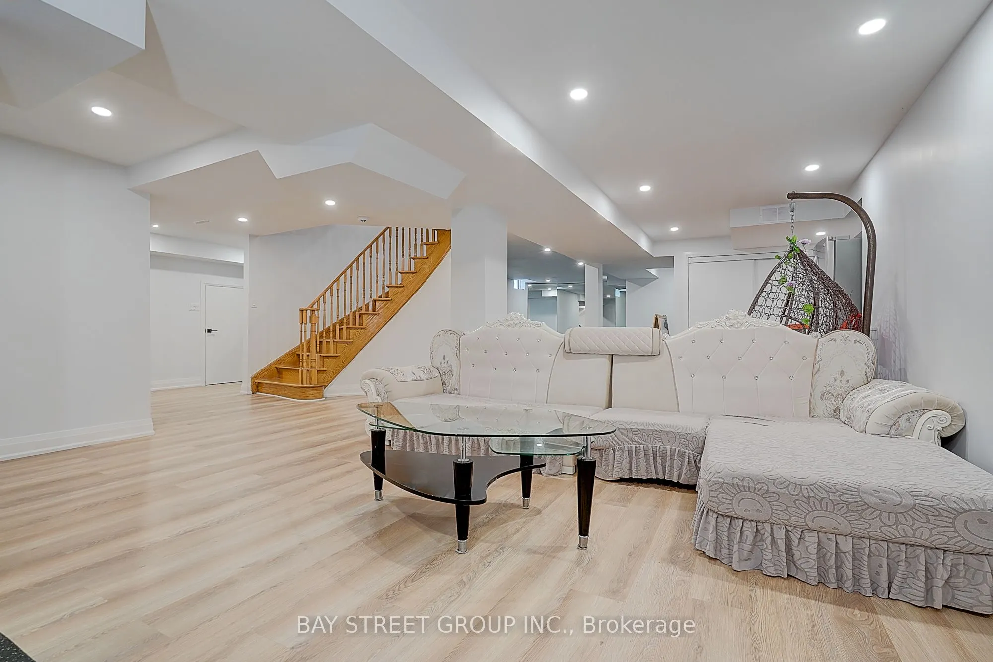 8 Mooreland Court