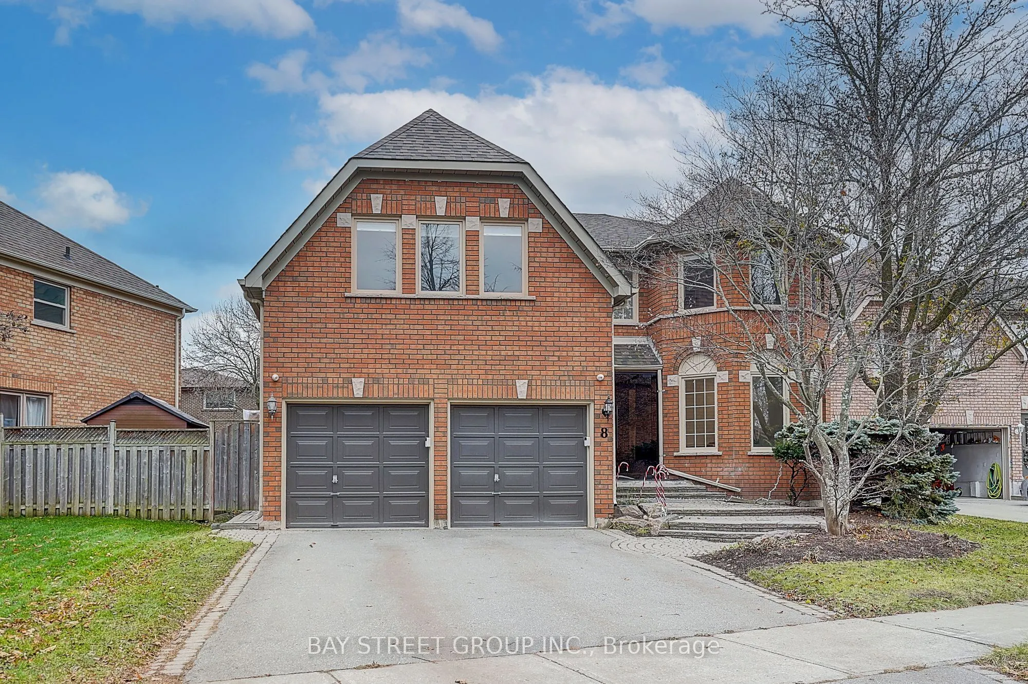 8 Mooreland Court