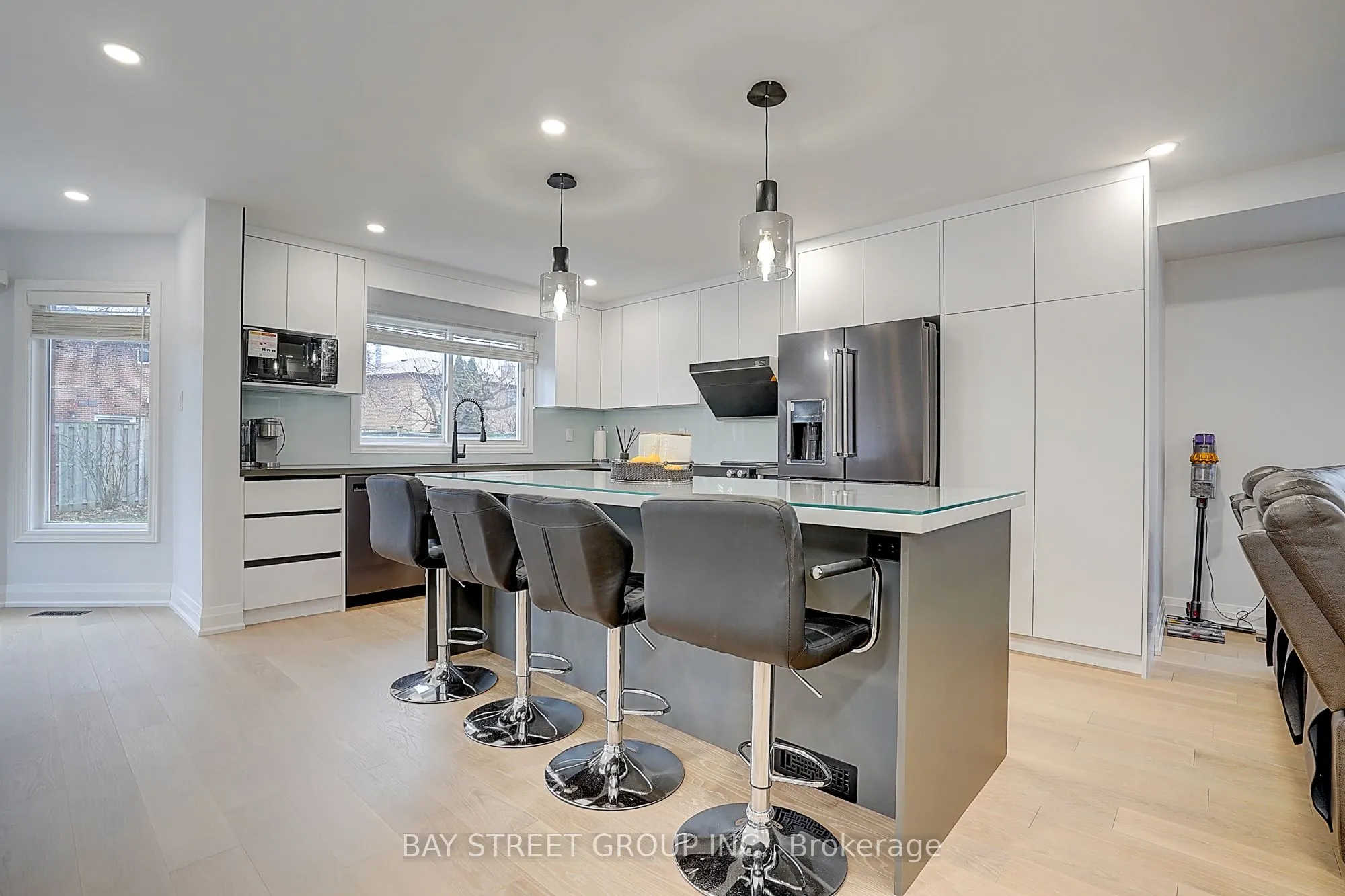 8 Mooreland Court