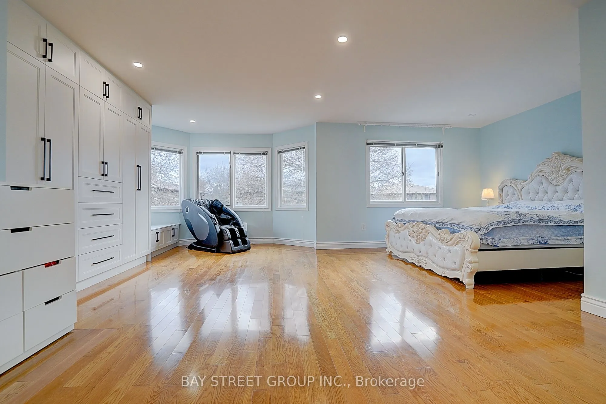 8 Mooreland Court
