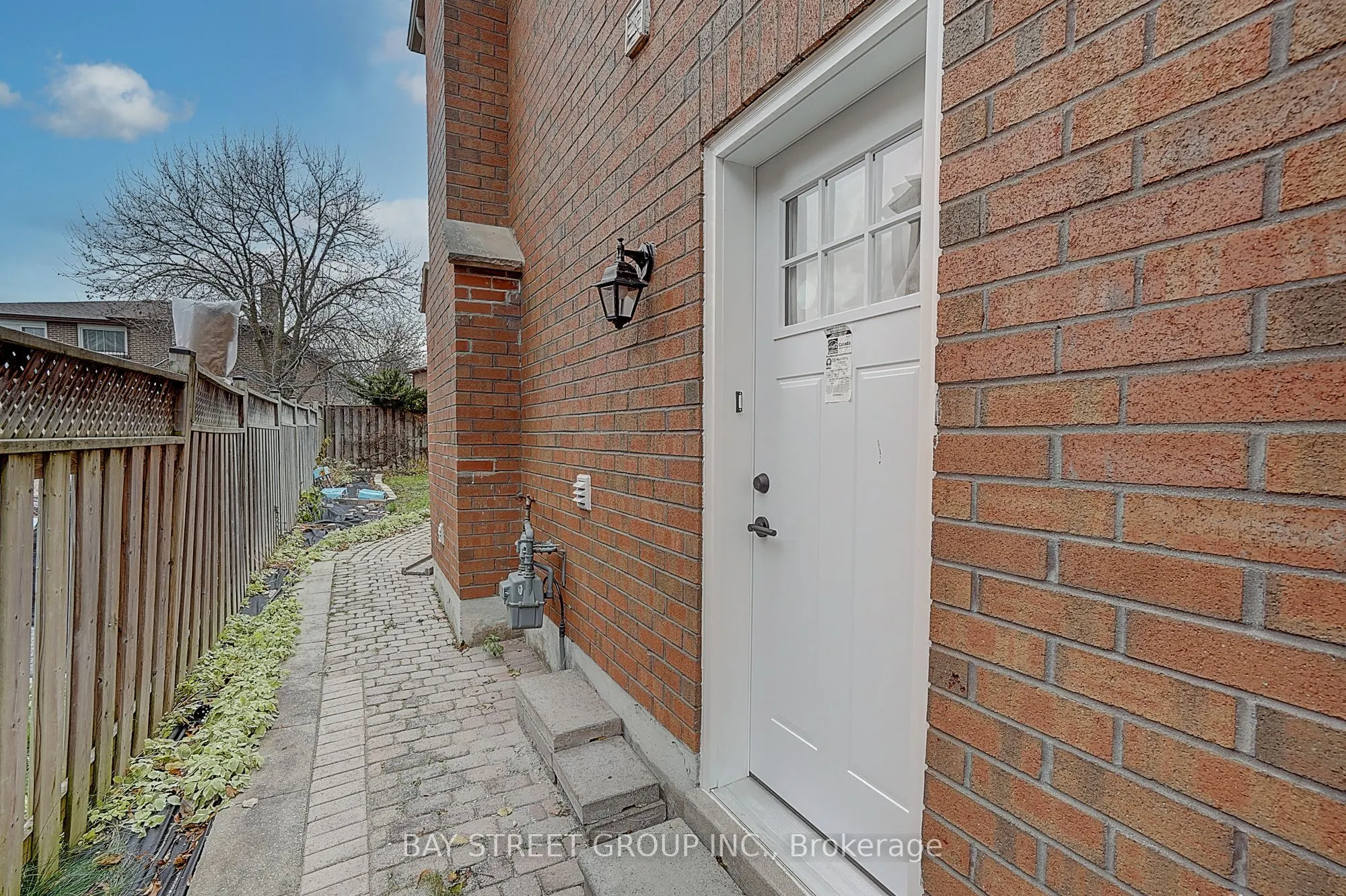 8 Mooreland Court