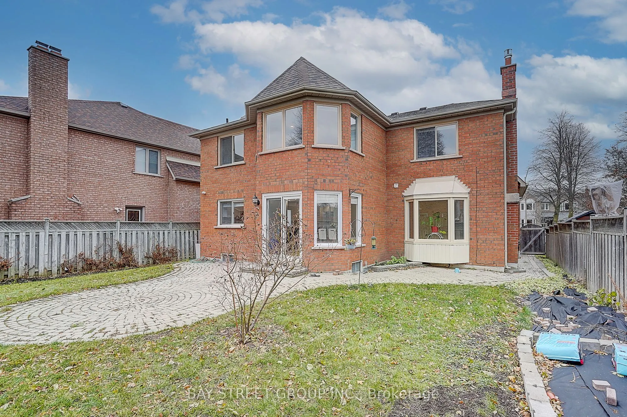 8 Mooreland Court