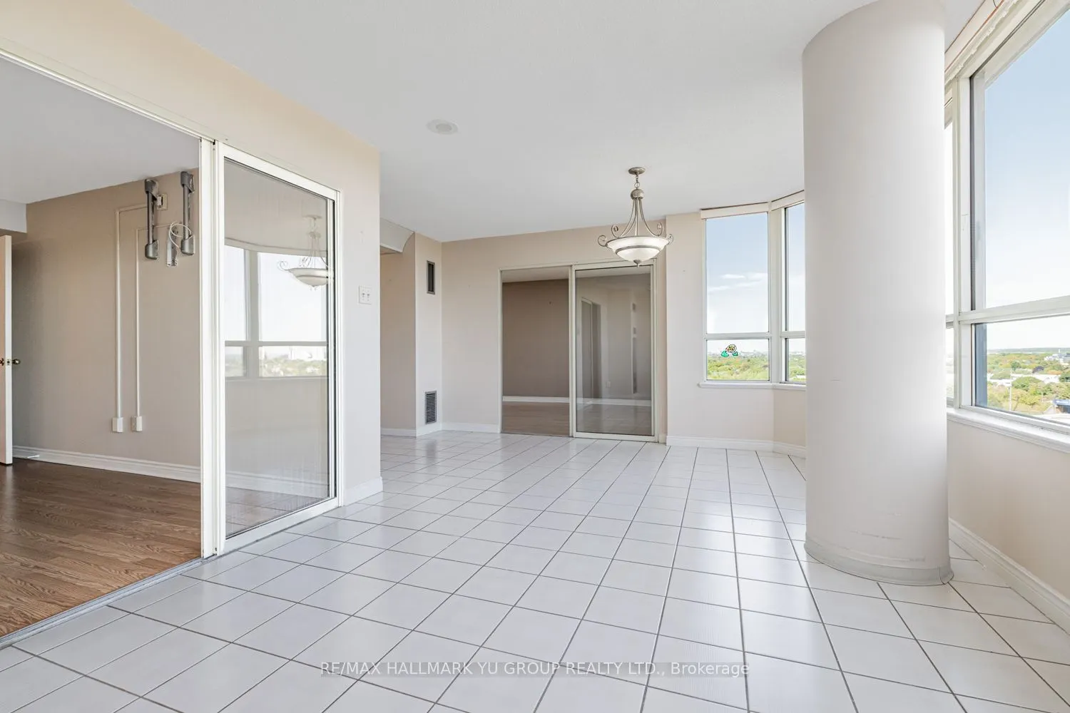 7 Townsgate Drive #1203