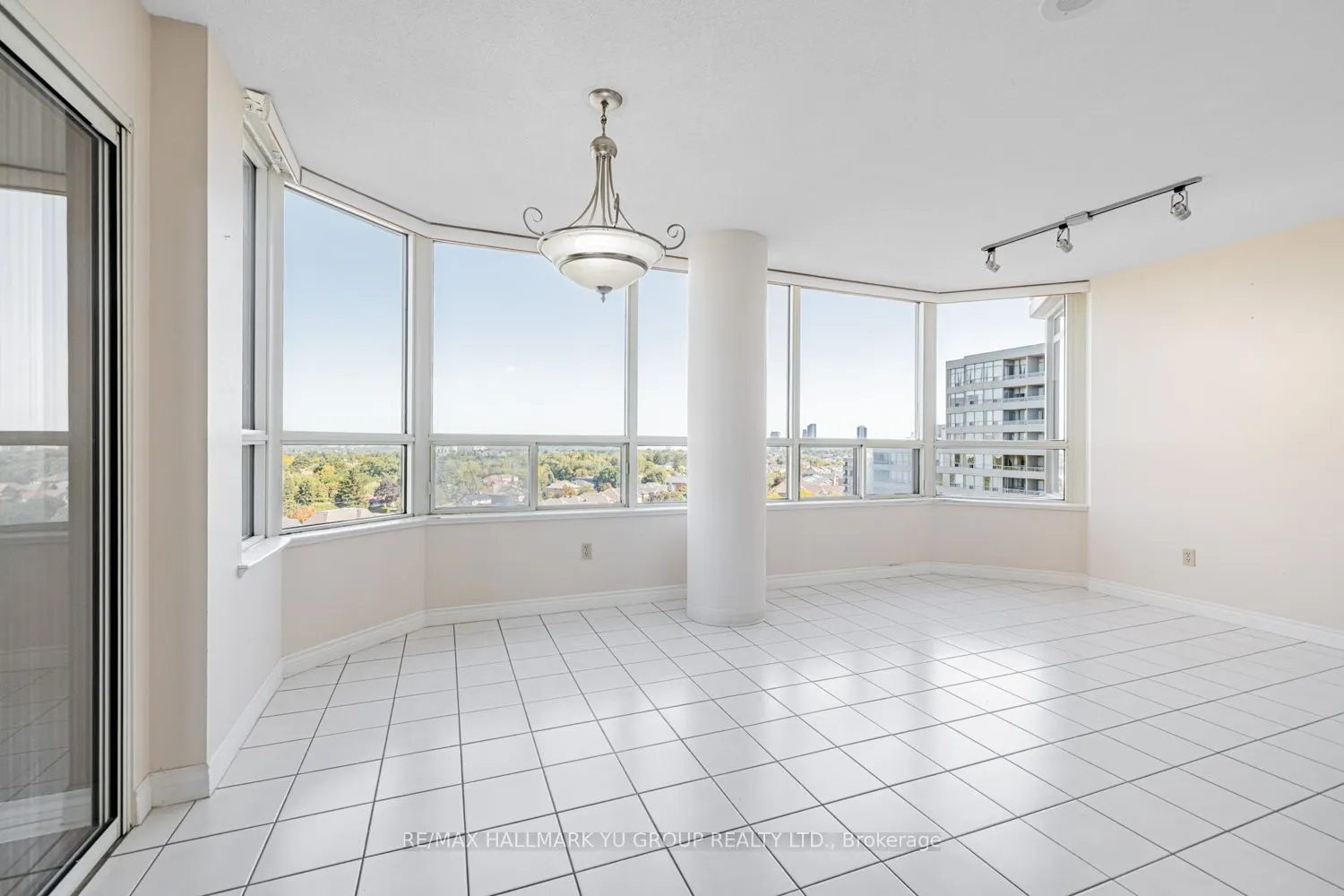 7 Townsgate Drive #1203