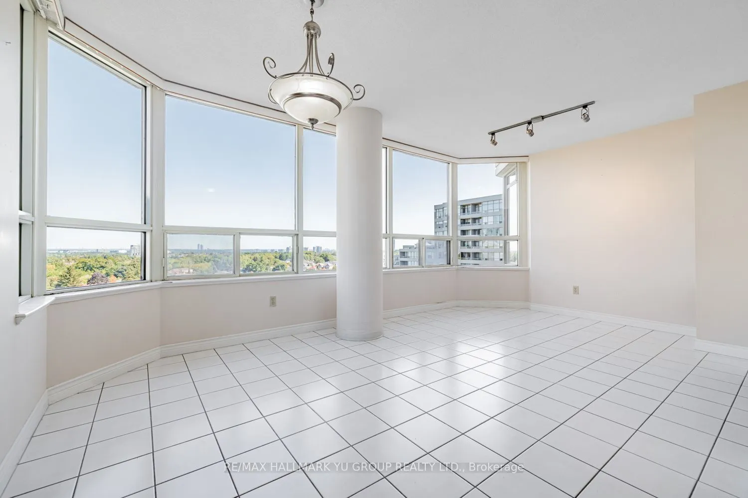 7 Townsgate Drive #1203