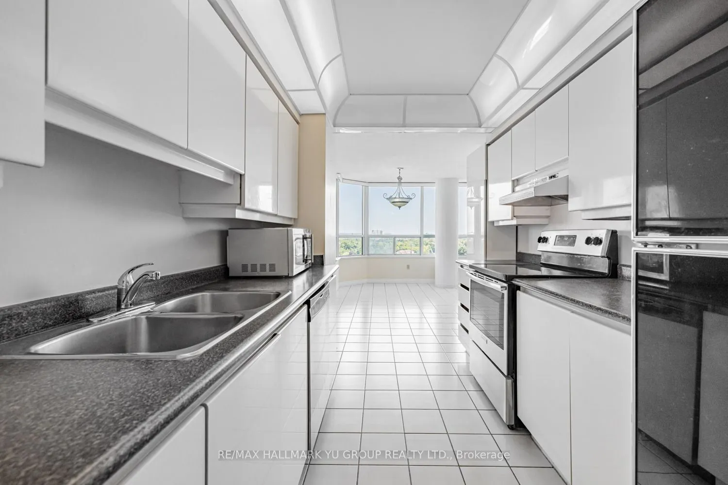 7 Townsgate Drive #1203