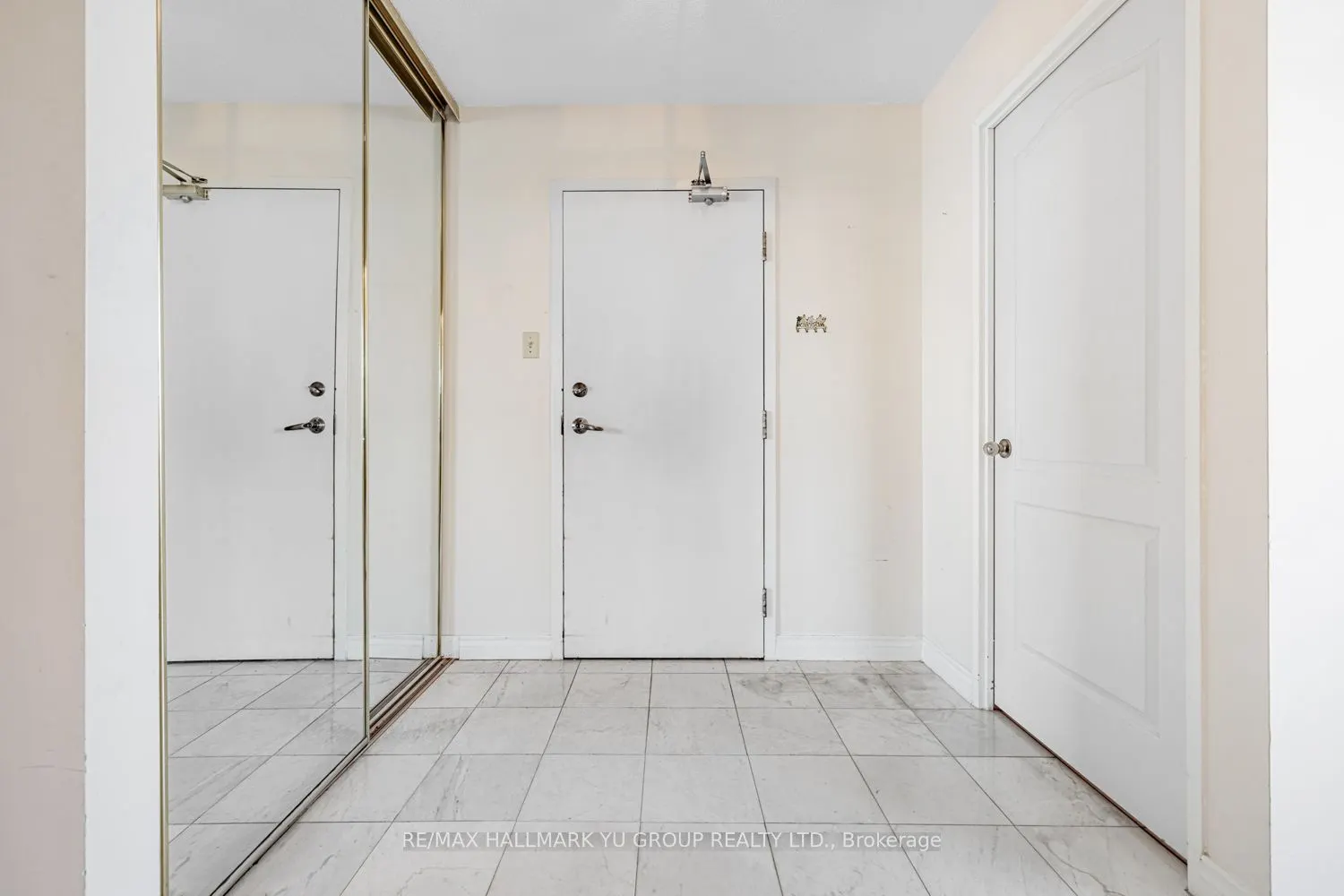 7 Townsgate Drive #1203