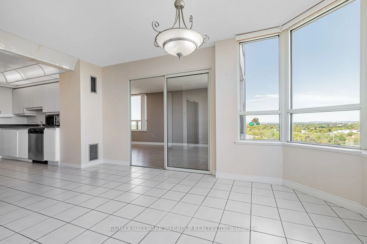 7 Townsgate Drive #1203