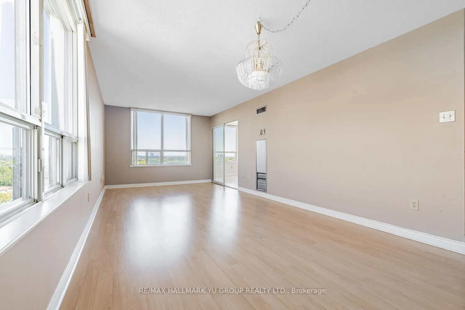7 Townsgate Drive #1203