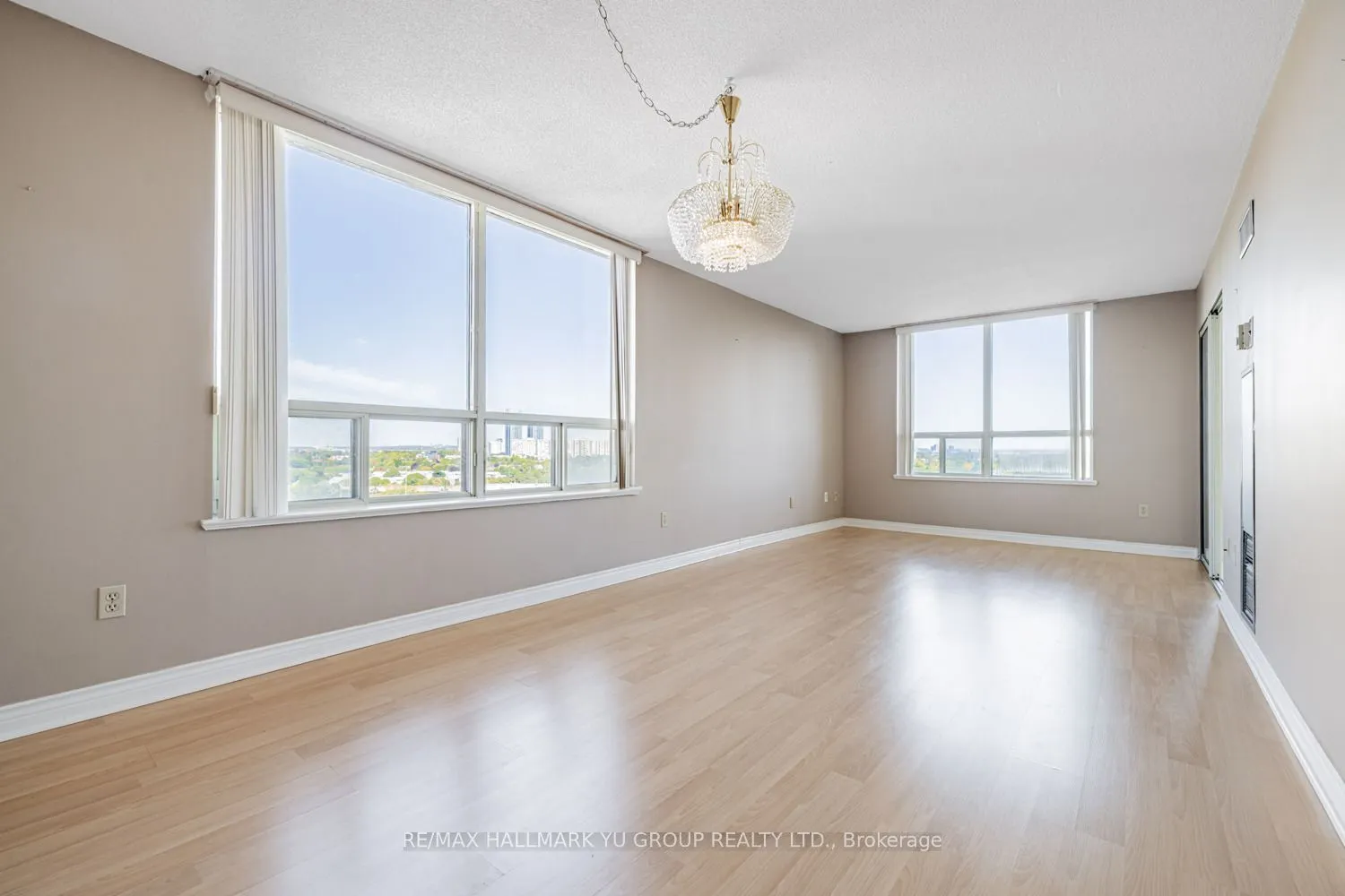 7 Townsgate Drive #1203