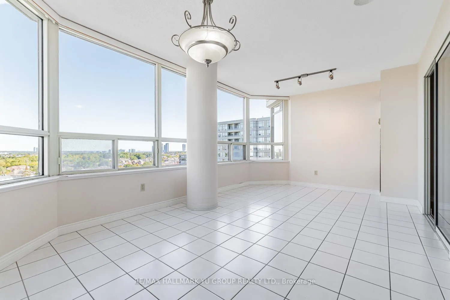 7 Townsgate Drive #1203