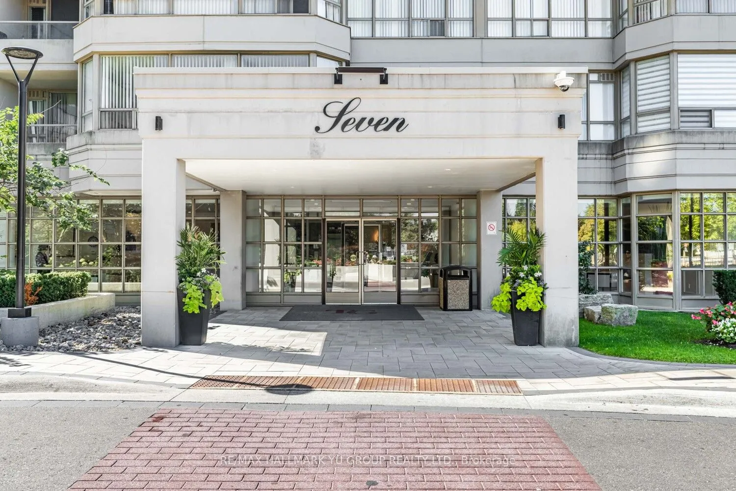 7 Townsgate Drive #1203
