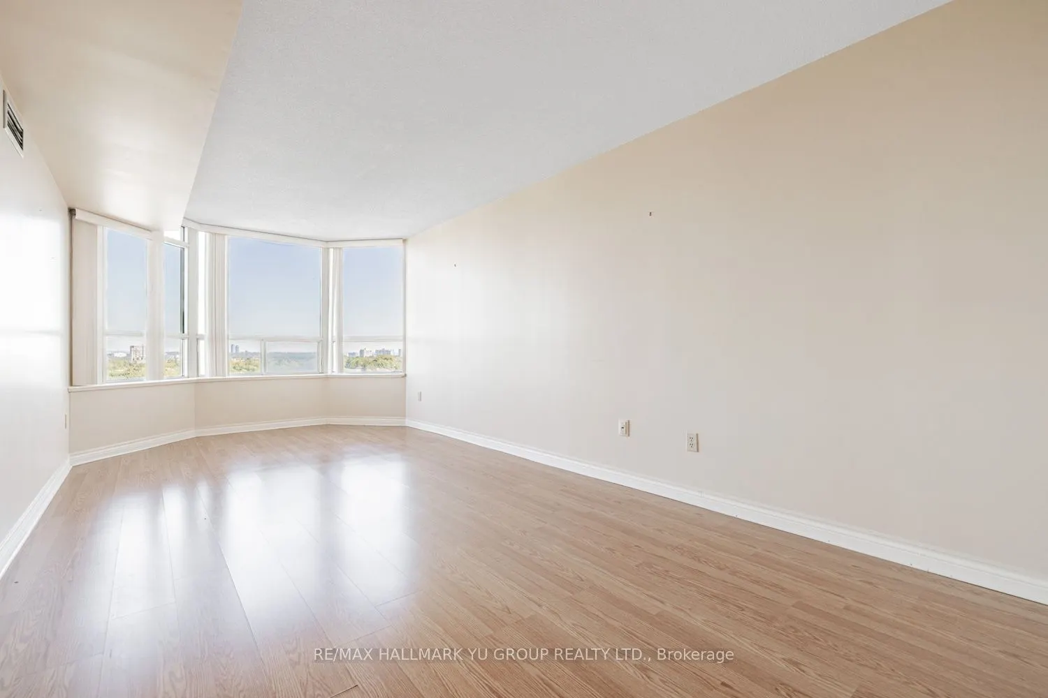 7 Townsgate Drive #1203