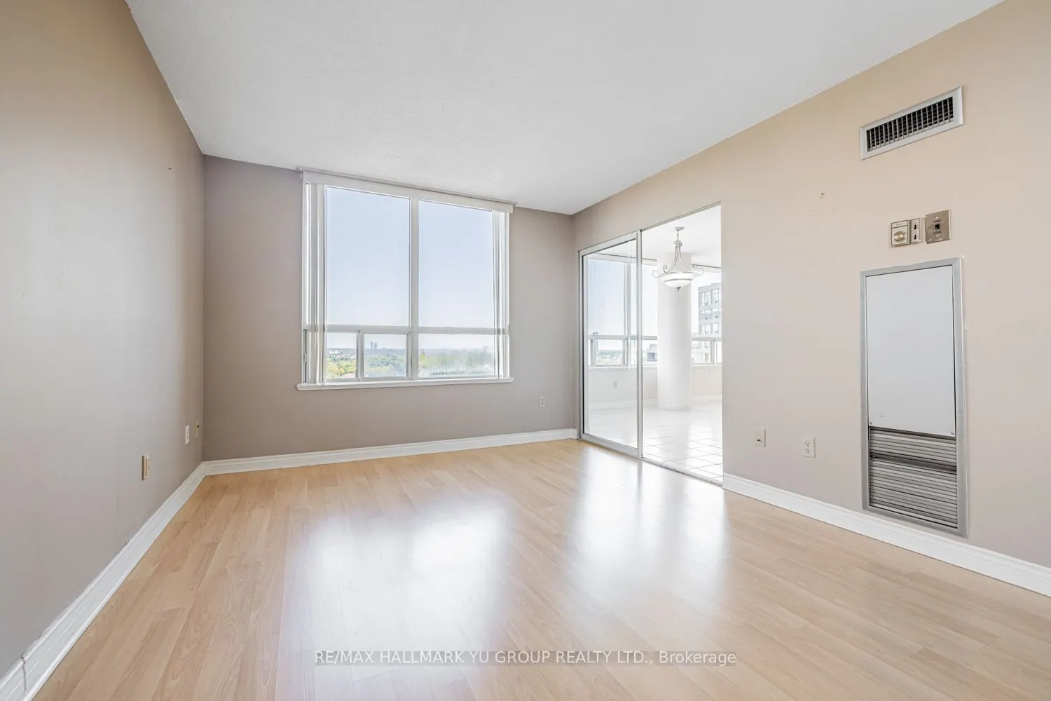 7 Townsgate Drive #1203