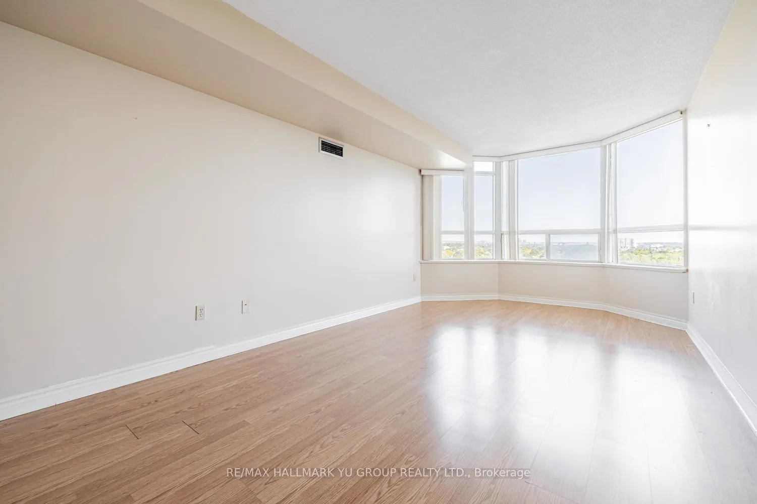 7 Townsgate Drive #1203