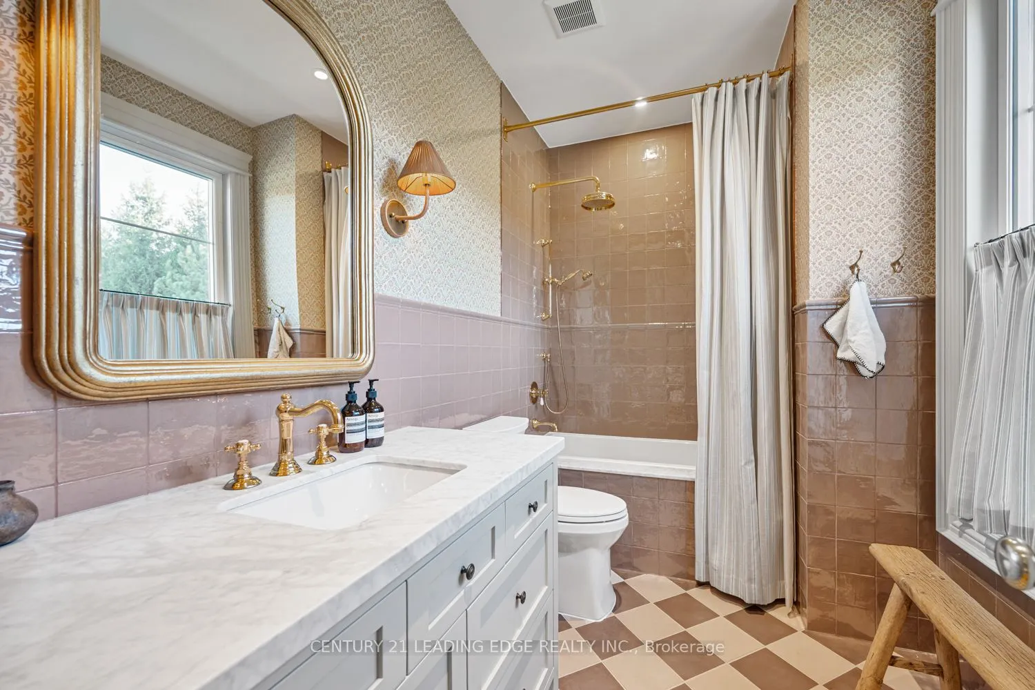 43 Newton Reed Crescent