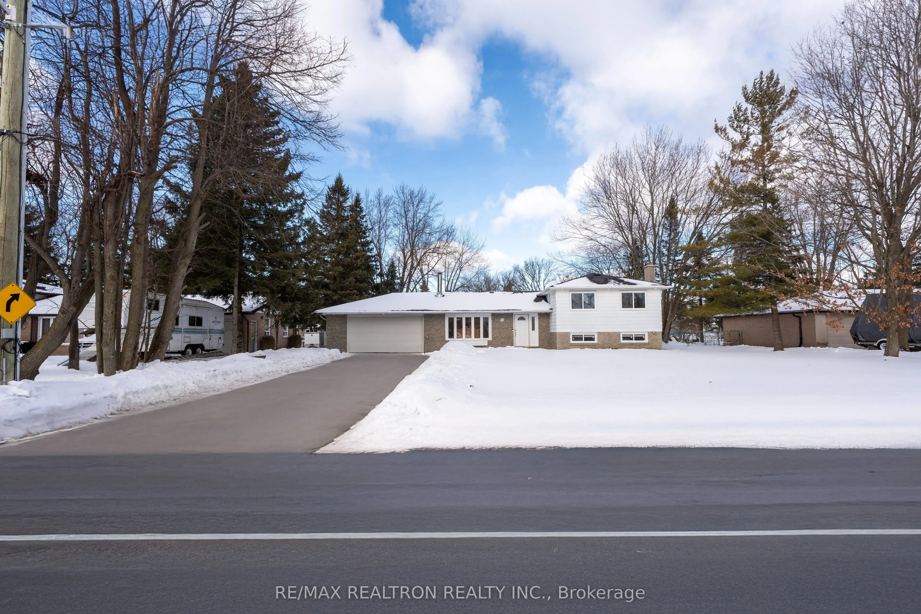 66 Lakeland Crescent