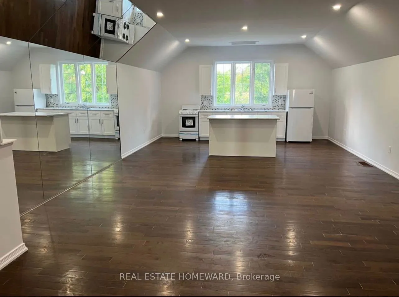 1226 Leslie Drive