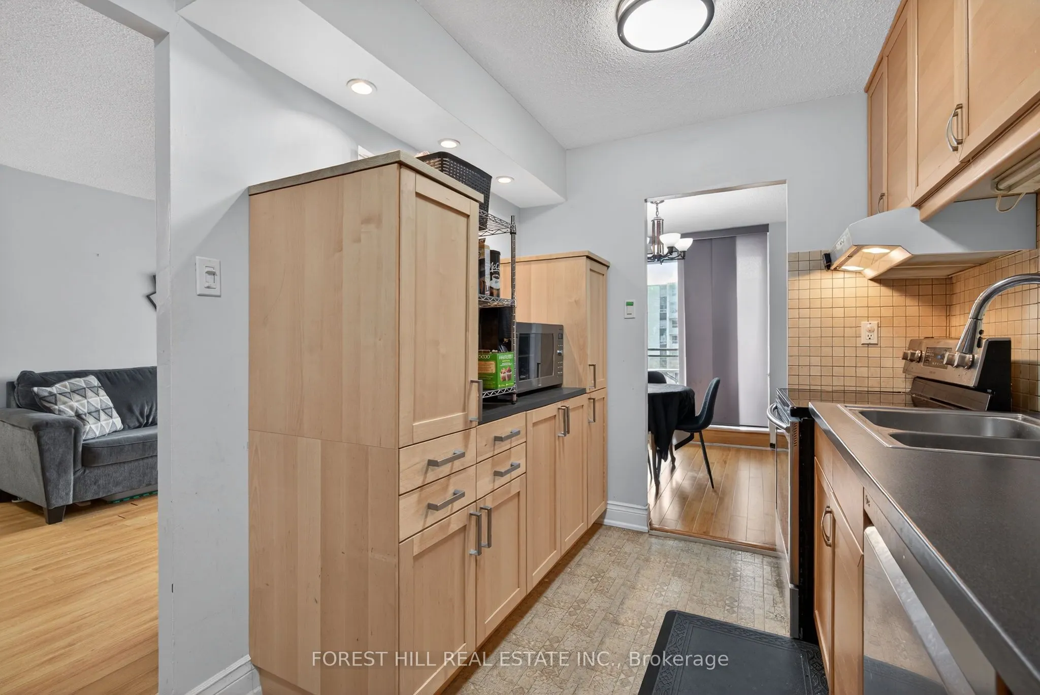 180 DUDLEY Avenue #302
