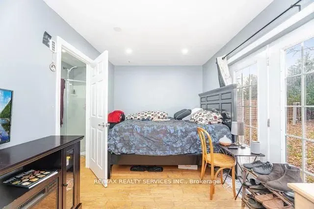 102 Queen Street S