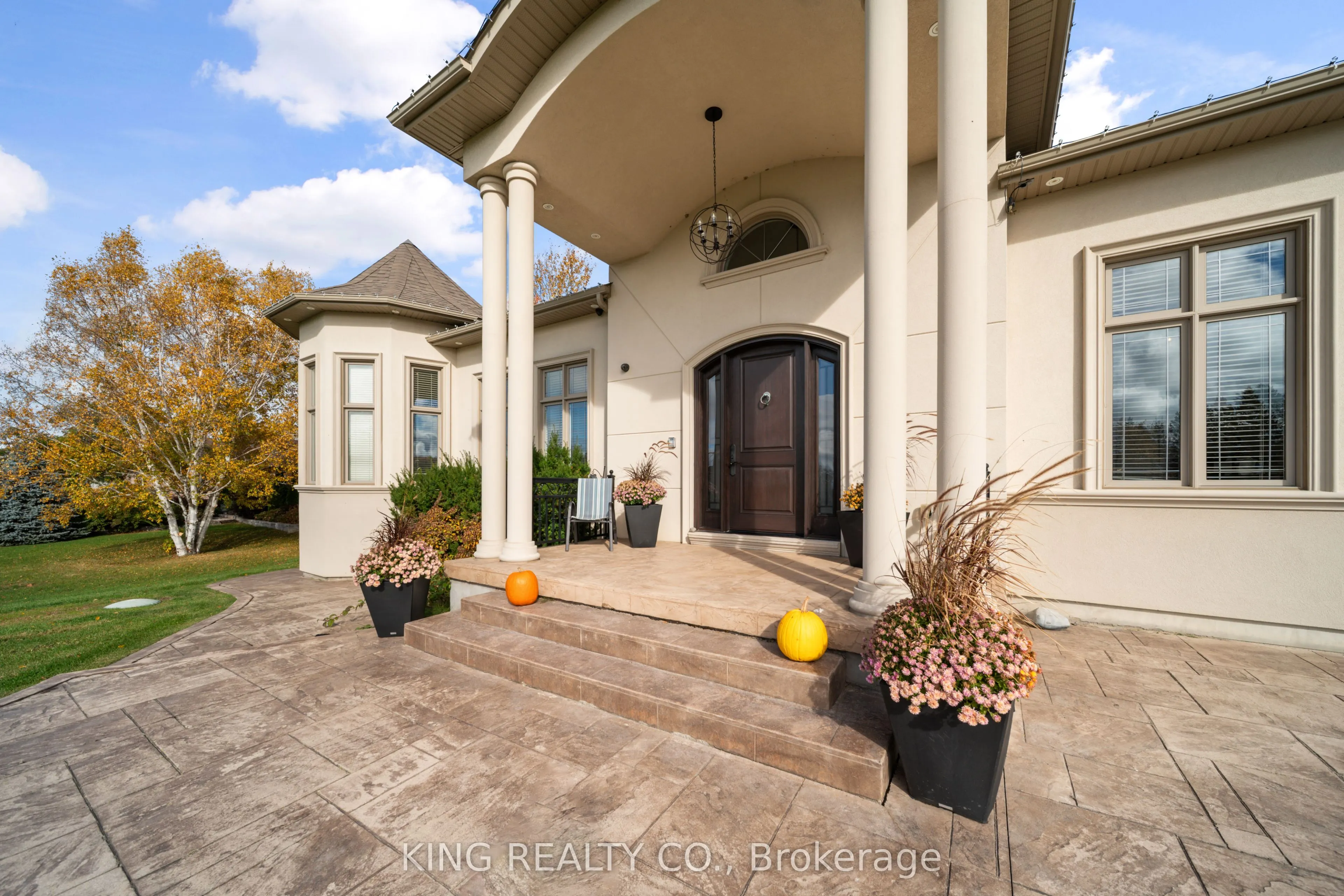 2 Dale Crescent