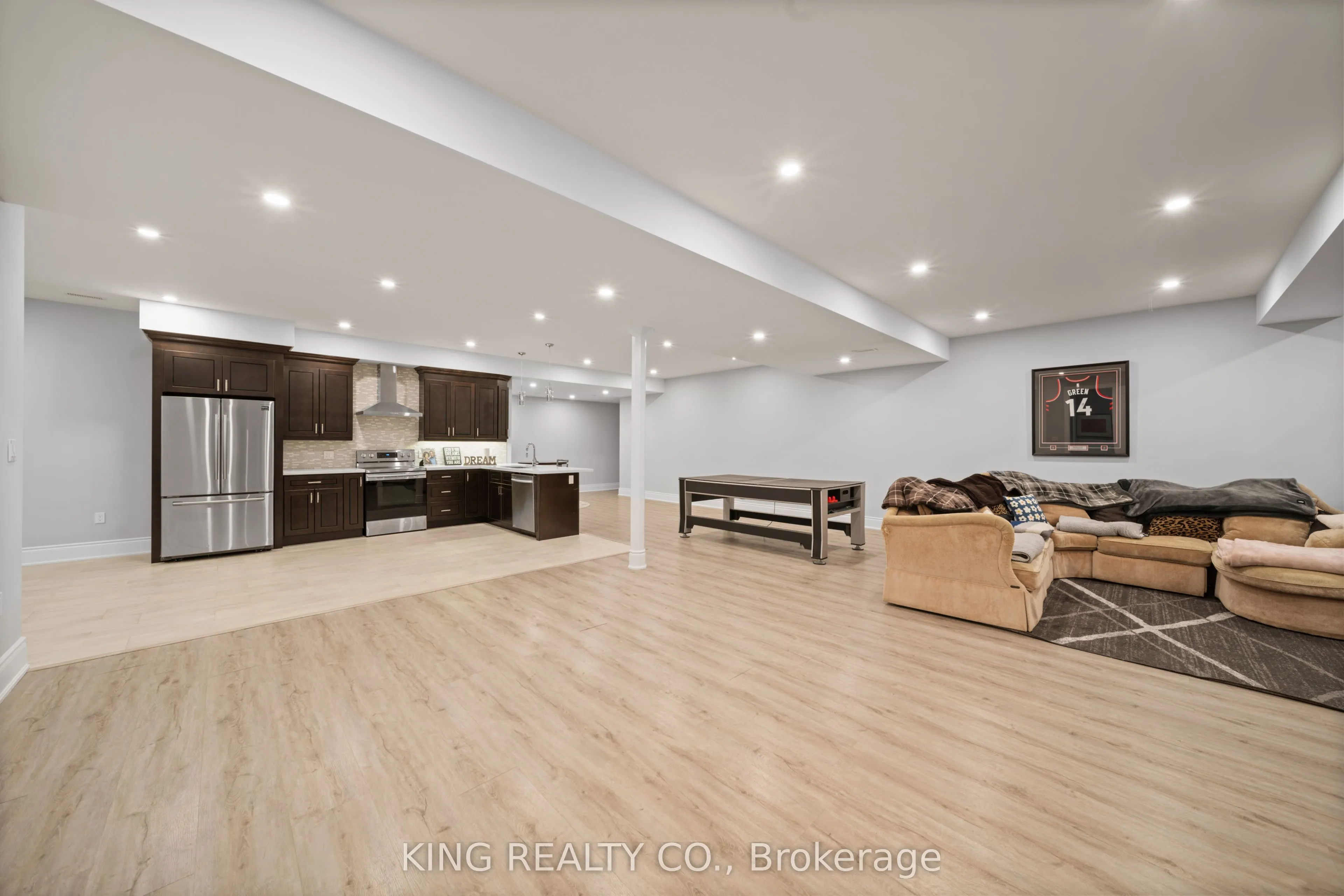 2 Dale Crescent