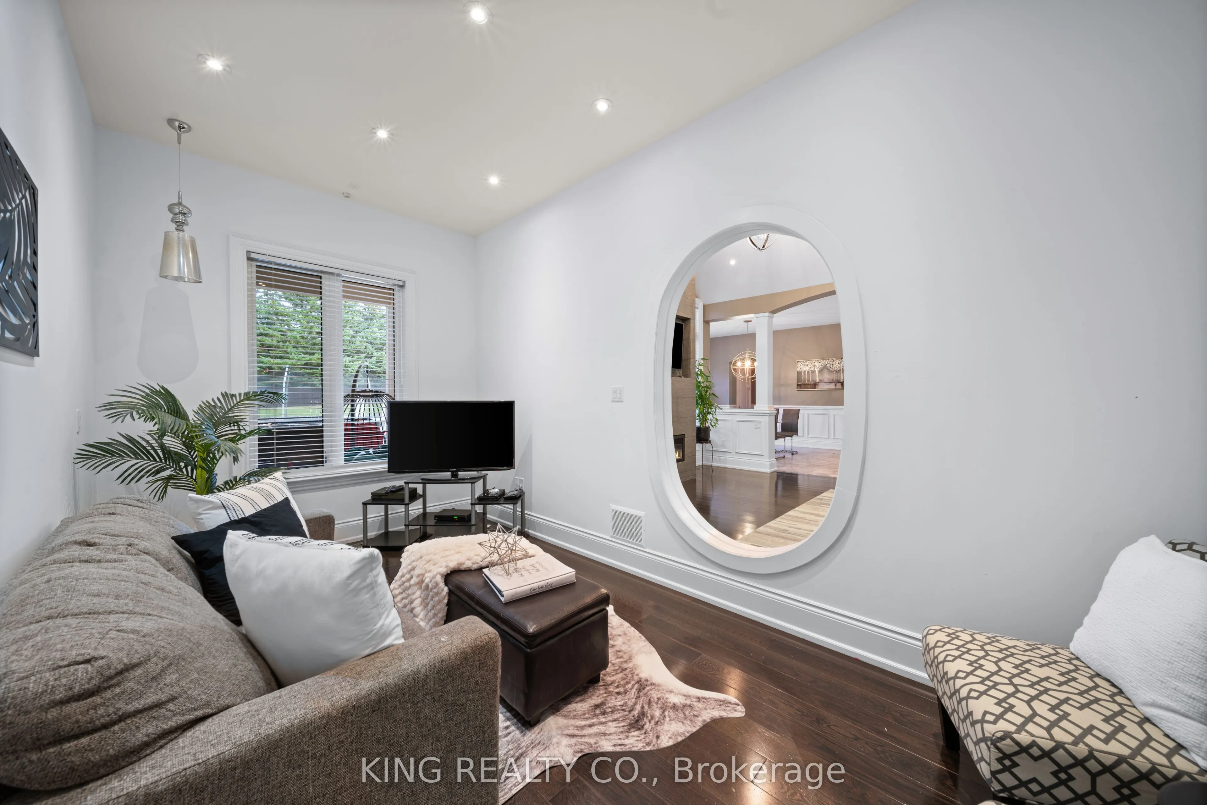 2 Dale Crescent