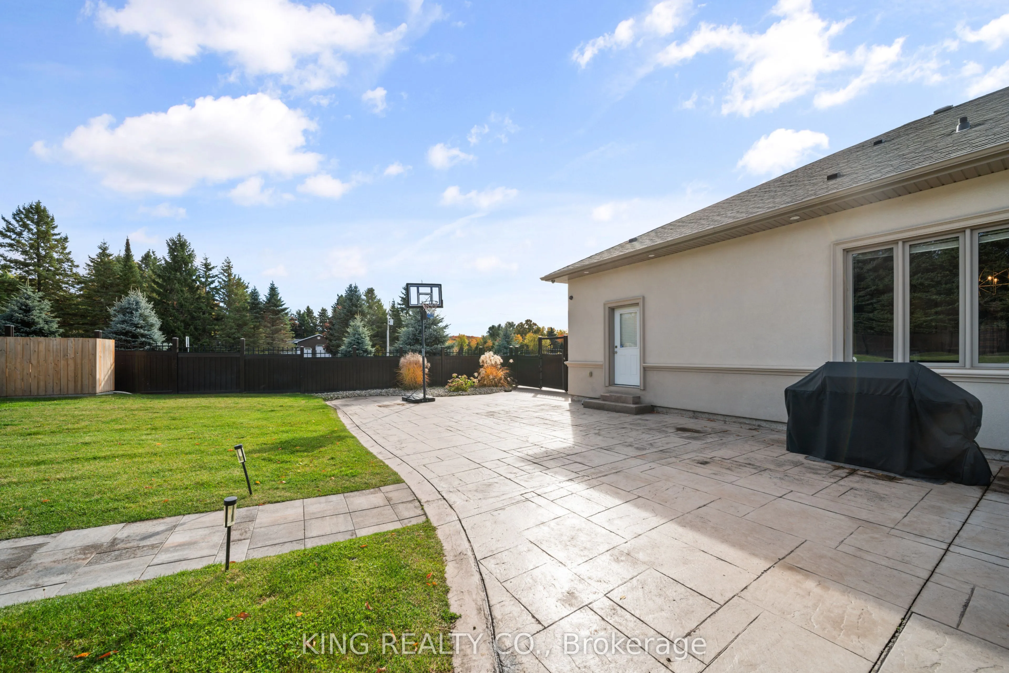 2 Dale Crescent