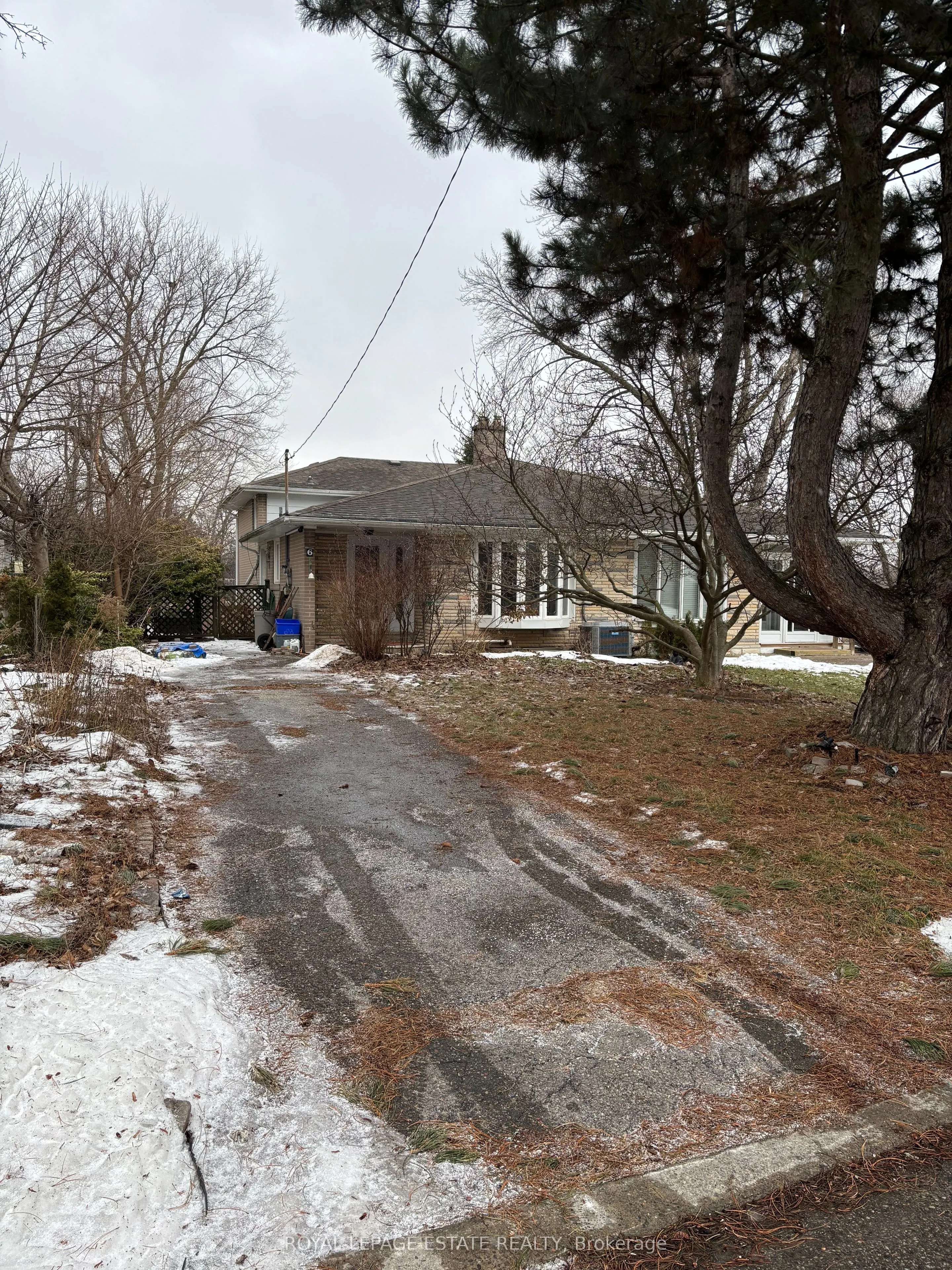 6 King Richard Court