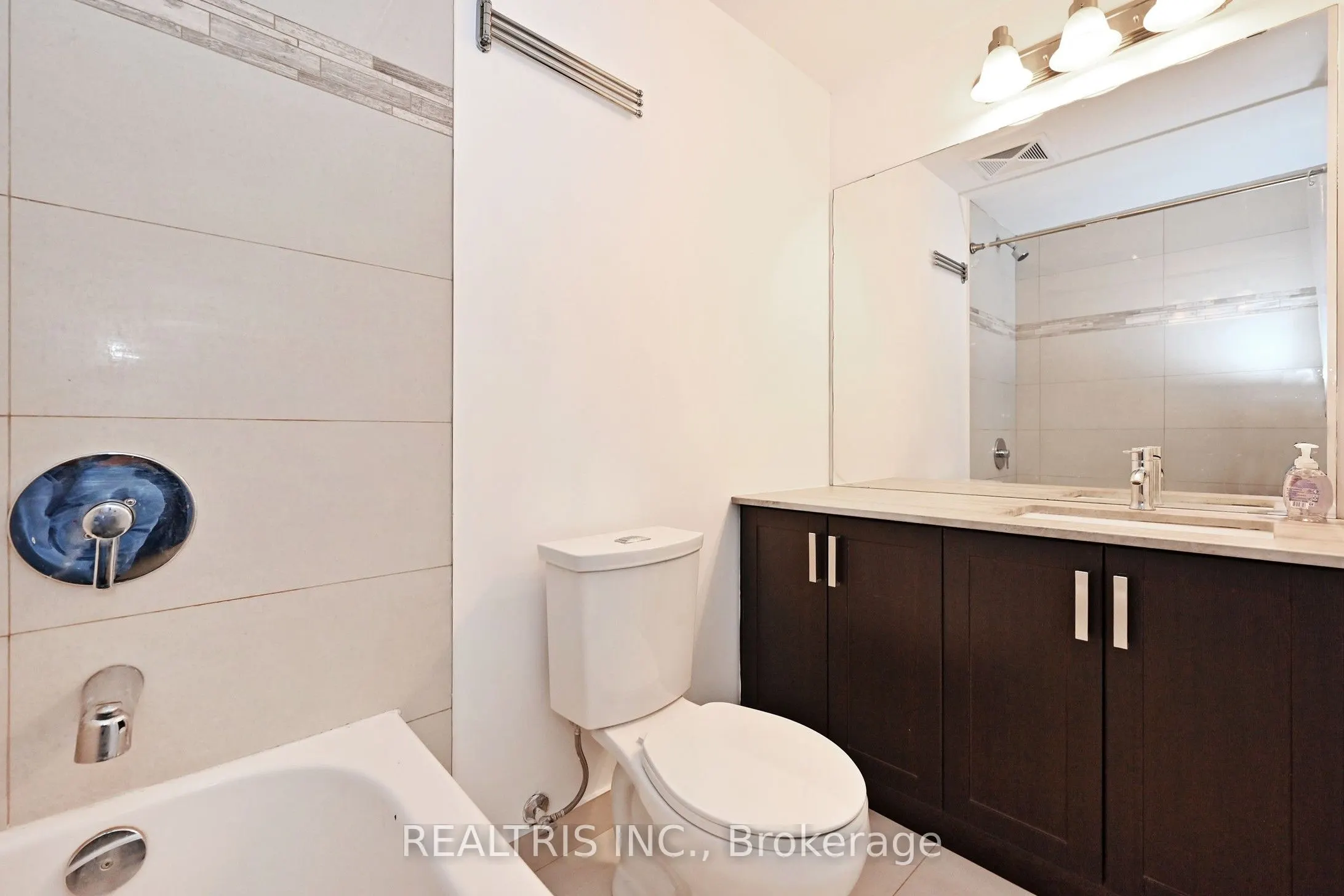 11611 Yonge Street #809