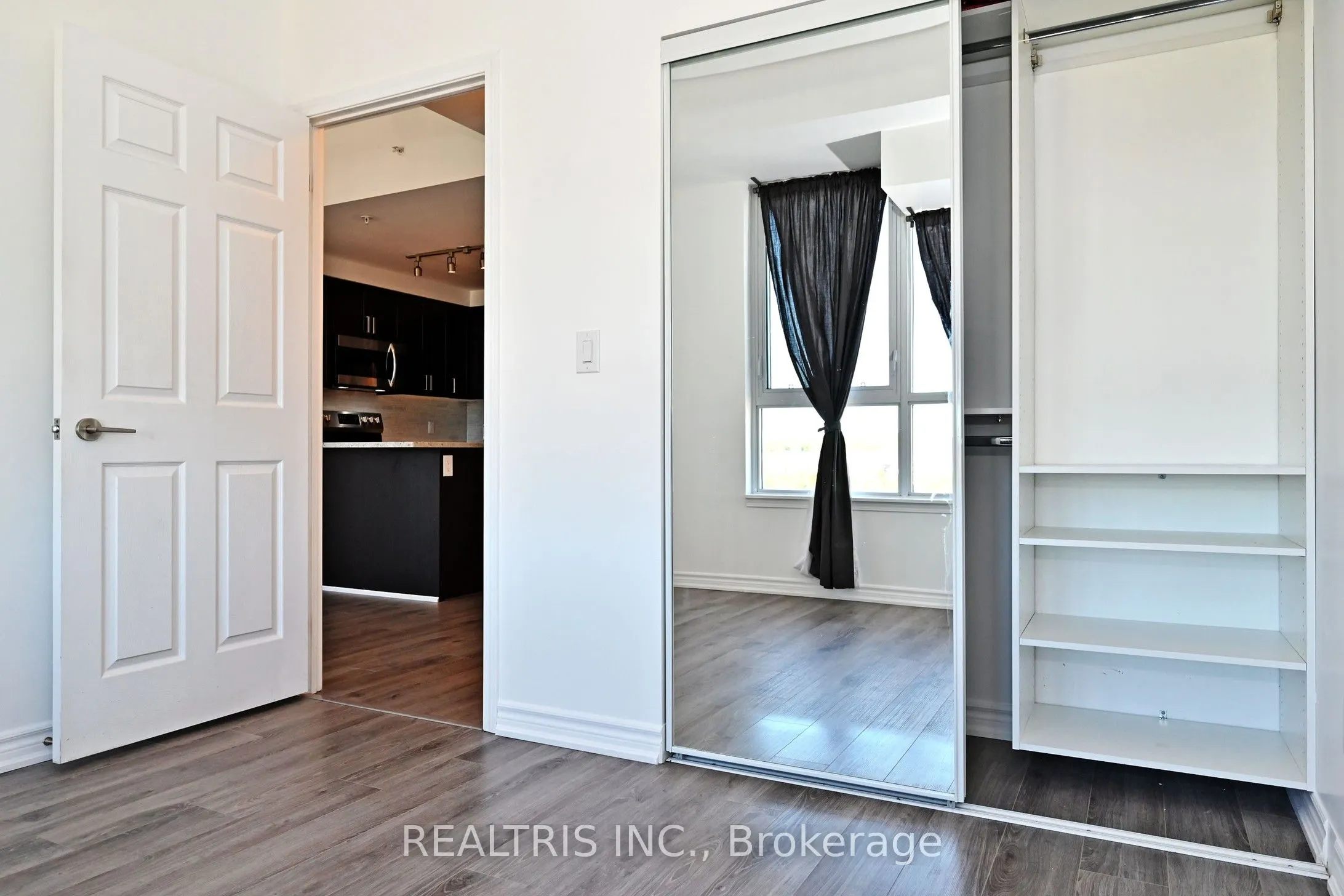 11611 Yonge Street #809