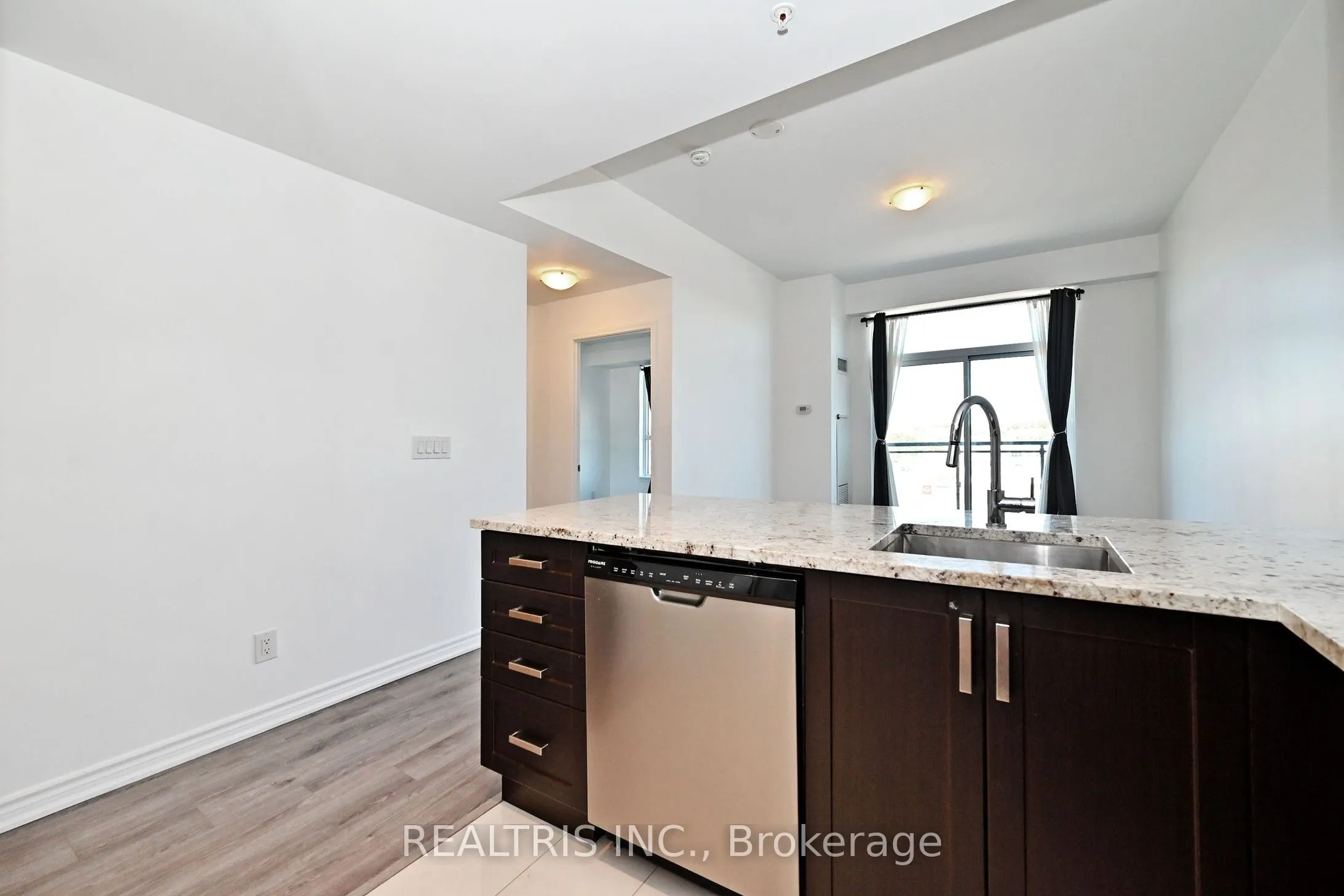 11611 Yonge Street #809