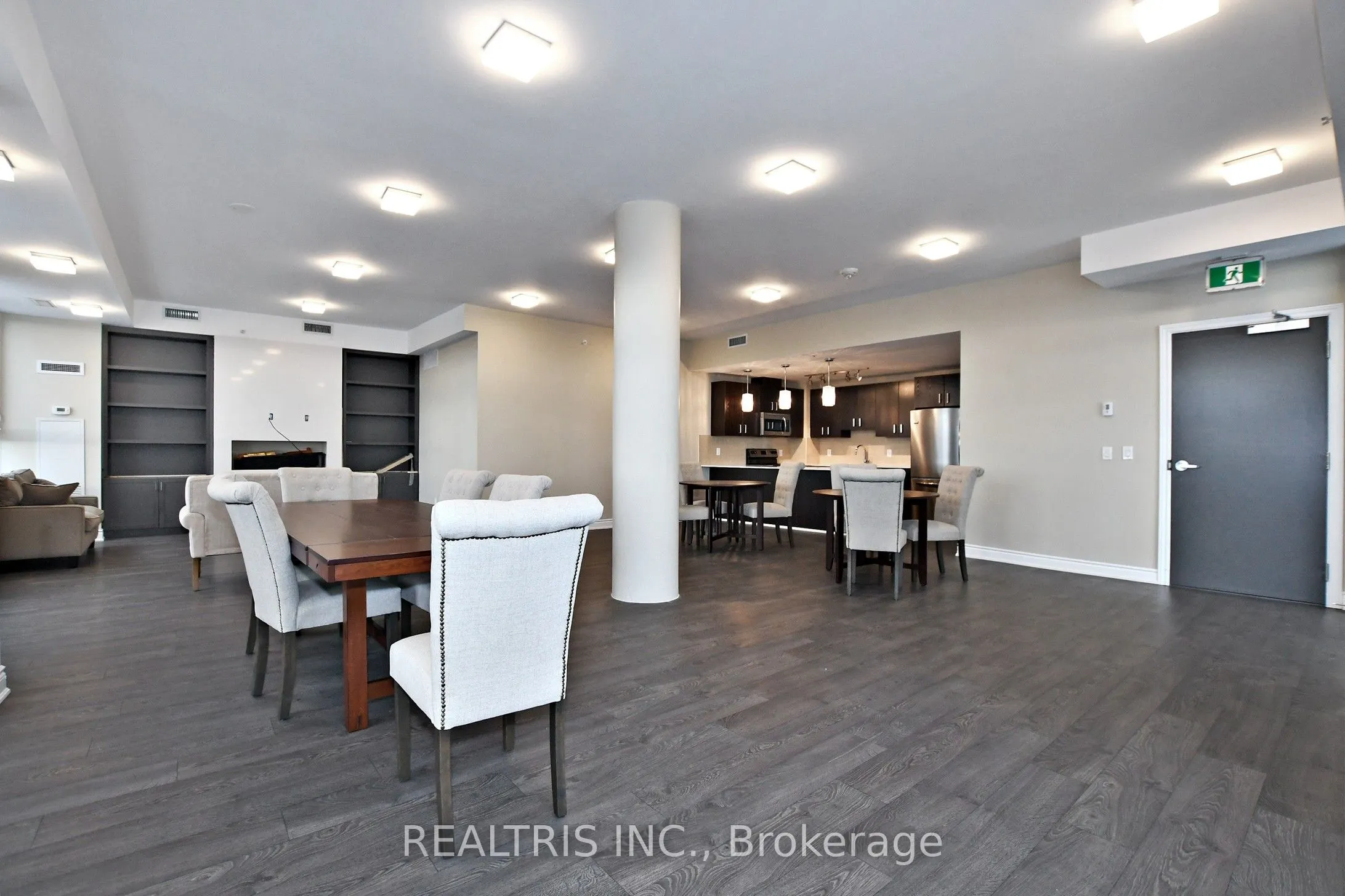 11611 Yonge Street #809