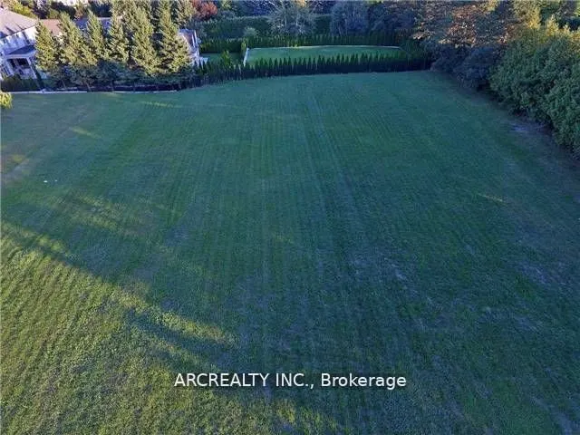 655 Woodland Acres Crescent