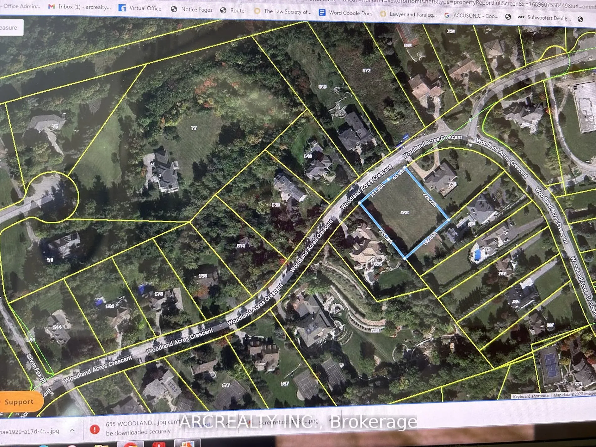 655 Woodland Acres Crescent