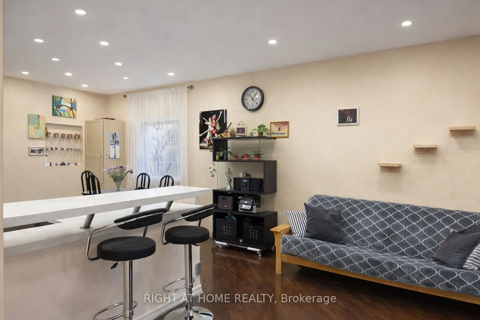 4 Forest Run Boulevard