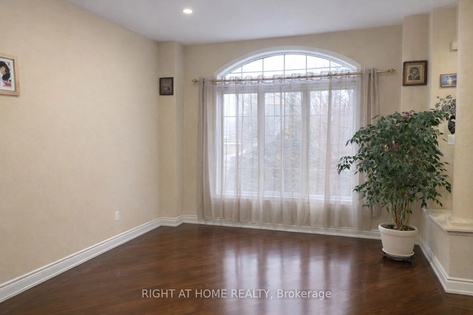 4 Forest Run Boulevard